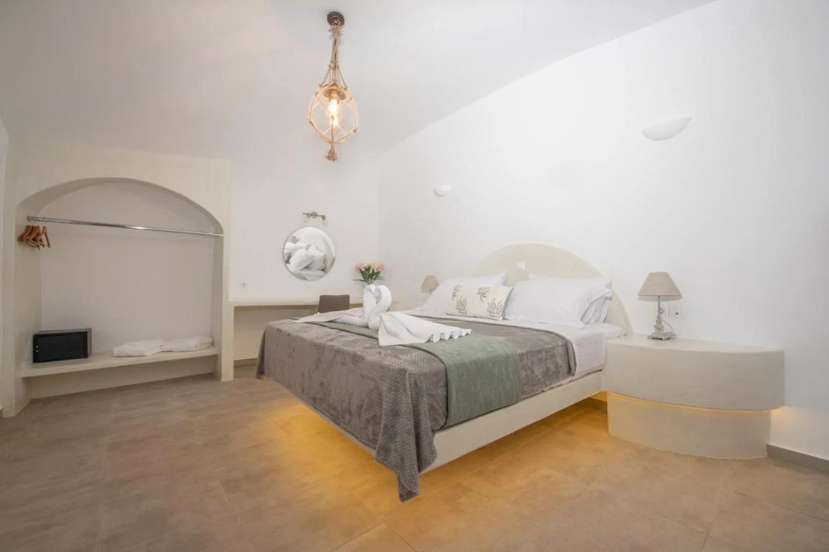 Bed in Sun Angelos Oia - Luxury Cave Suites