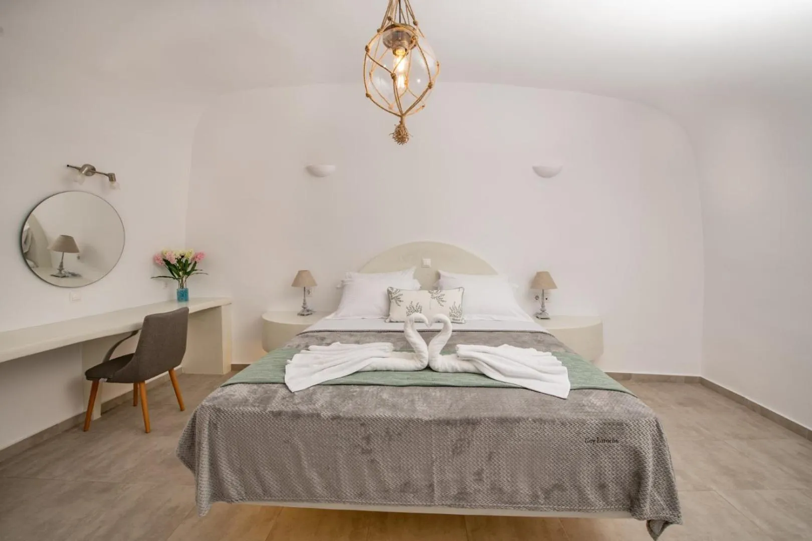 Bedroom, Bed in Sun Angelos Oia - Luxury Cave Suites