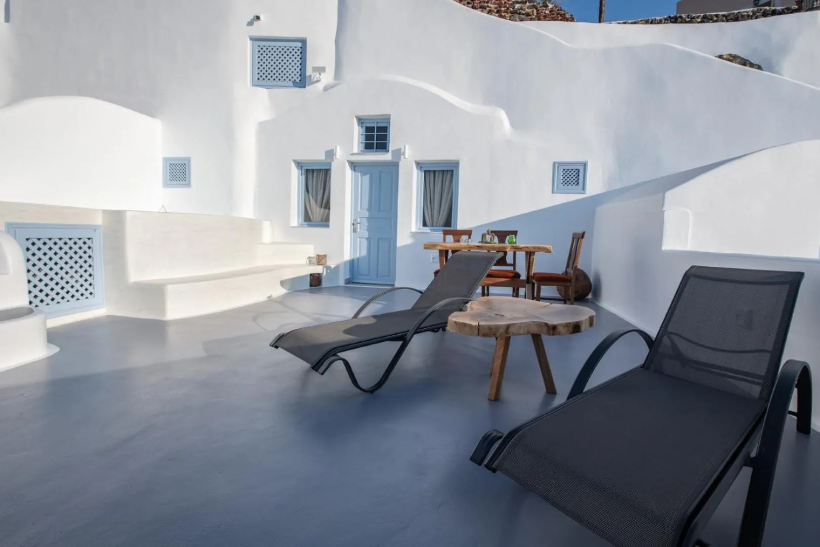 Patio in Sun Angelos Oia - Luxury Cave Suites