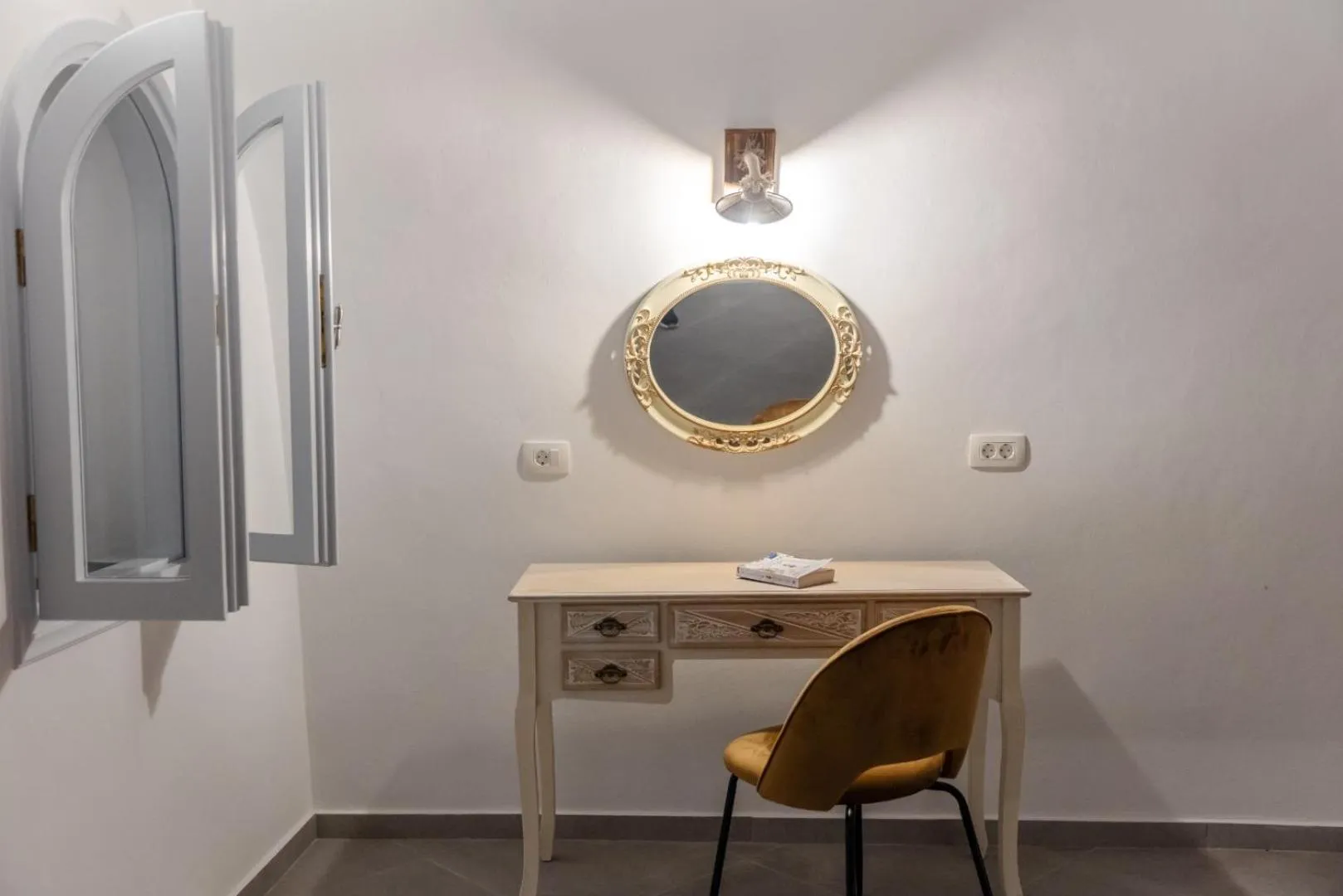 Bedroom in Sun Angelos Oia - Luxury Cave Suites