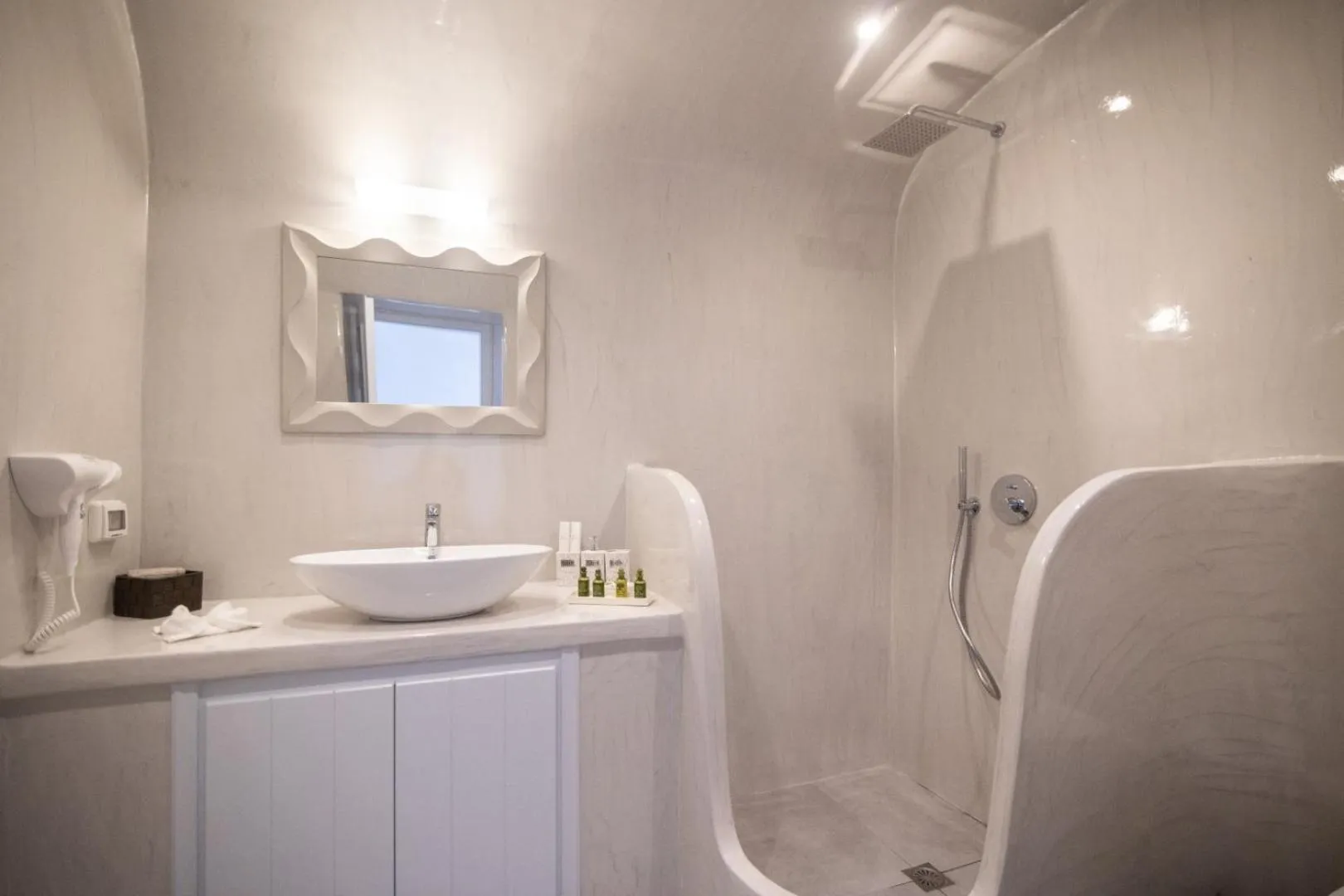 Bathroom in Sun Angelos Oia - Luxury Cave Suites