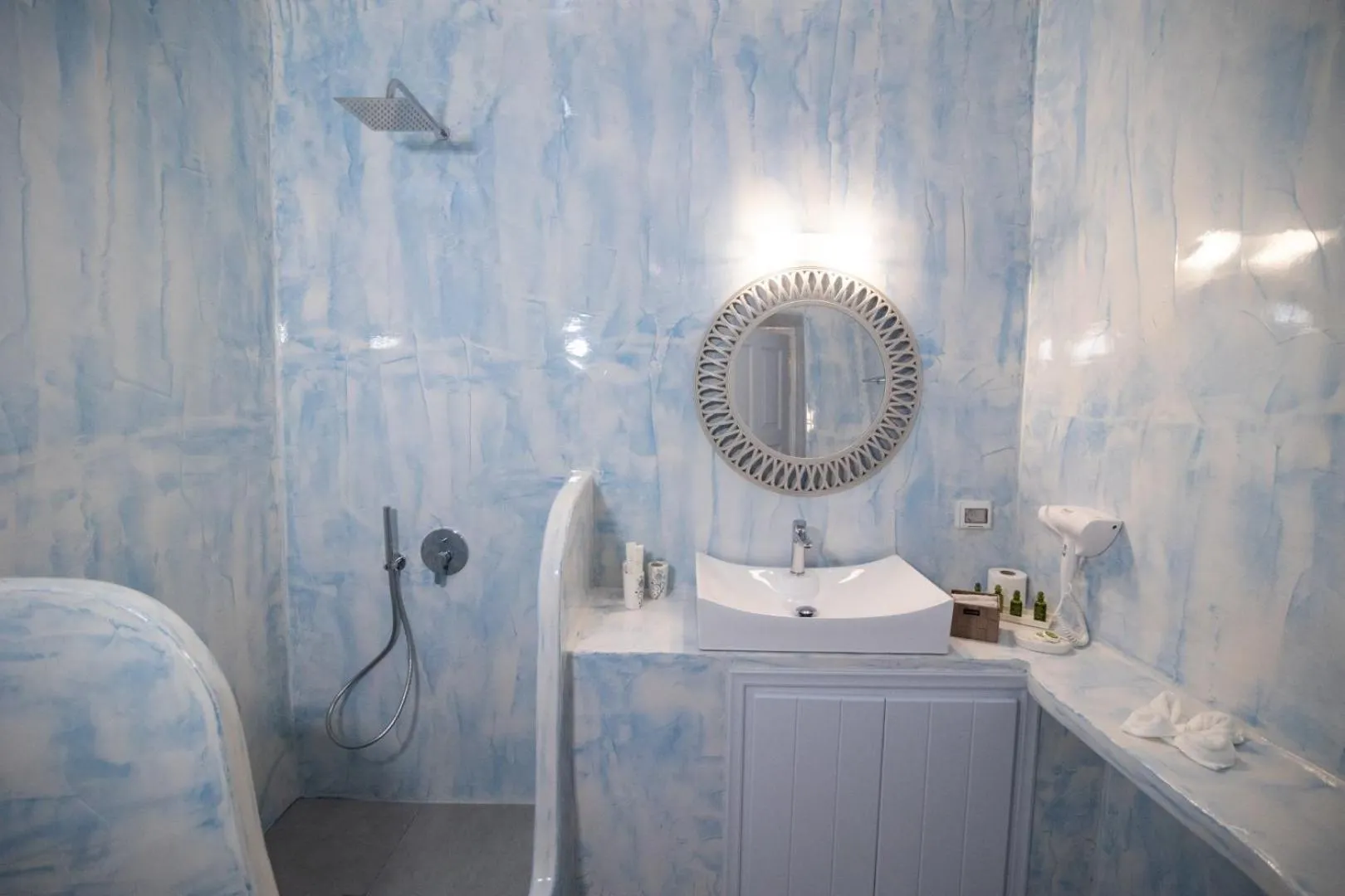 Bathroom in Sun Angelos Oia - Luxury Cave Suites