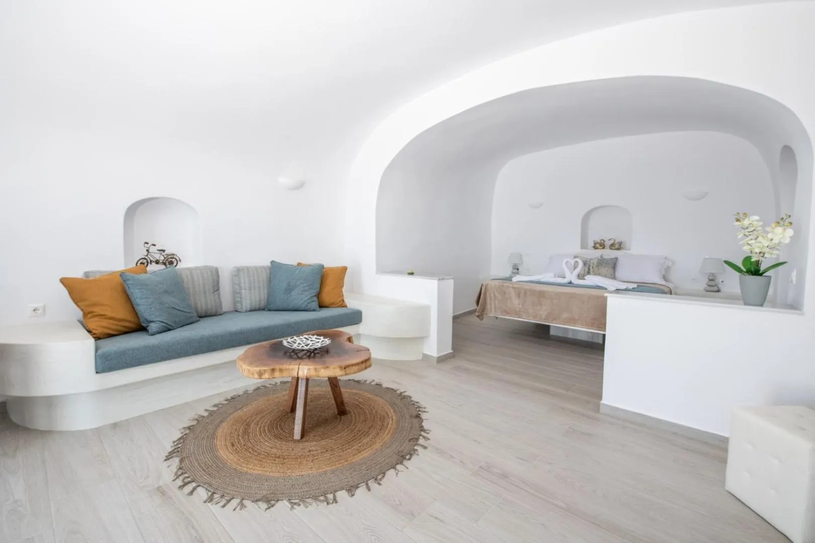 Seating area in Sun Angelos Oia - Luxury Cave Suites