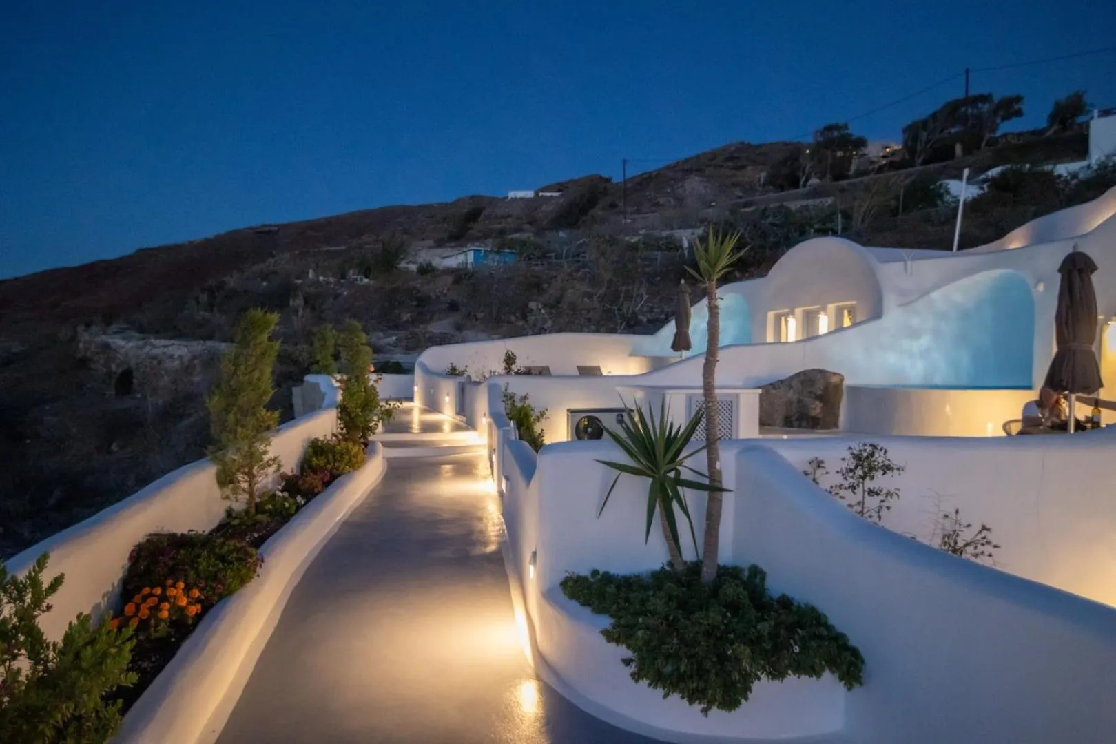 Property building in Sun Angelos Oia - Luxury Cave Suites