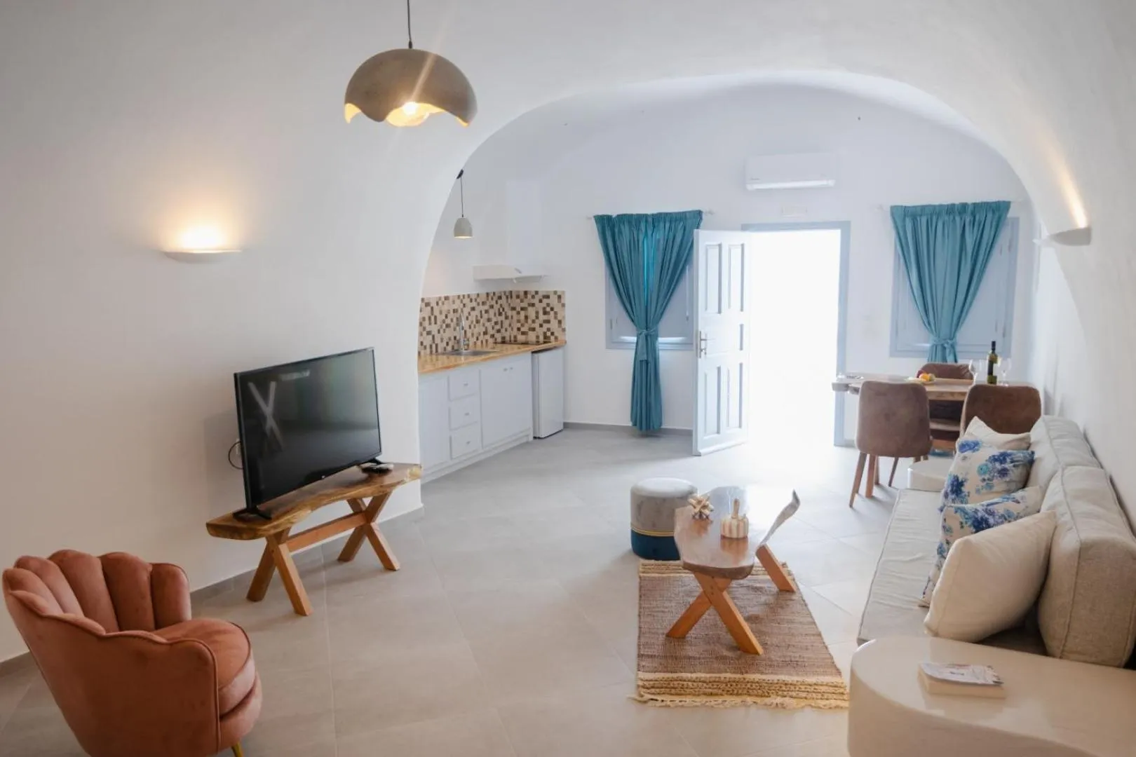 Living room in Sun Angelos Oia - Luxury Cave Suites