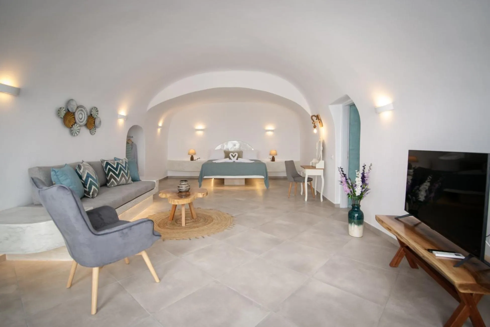 Living room in Sun Angelos Oia - Luxury Cave Suites