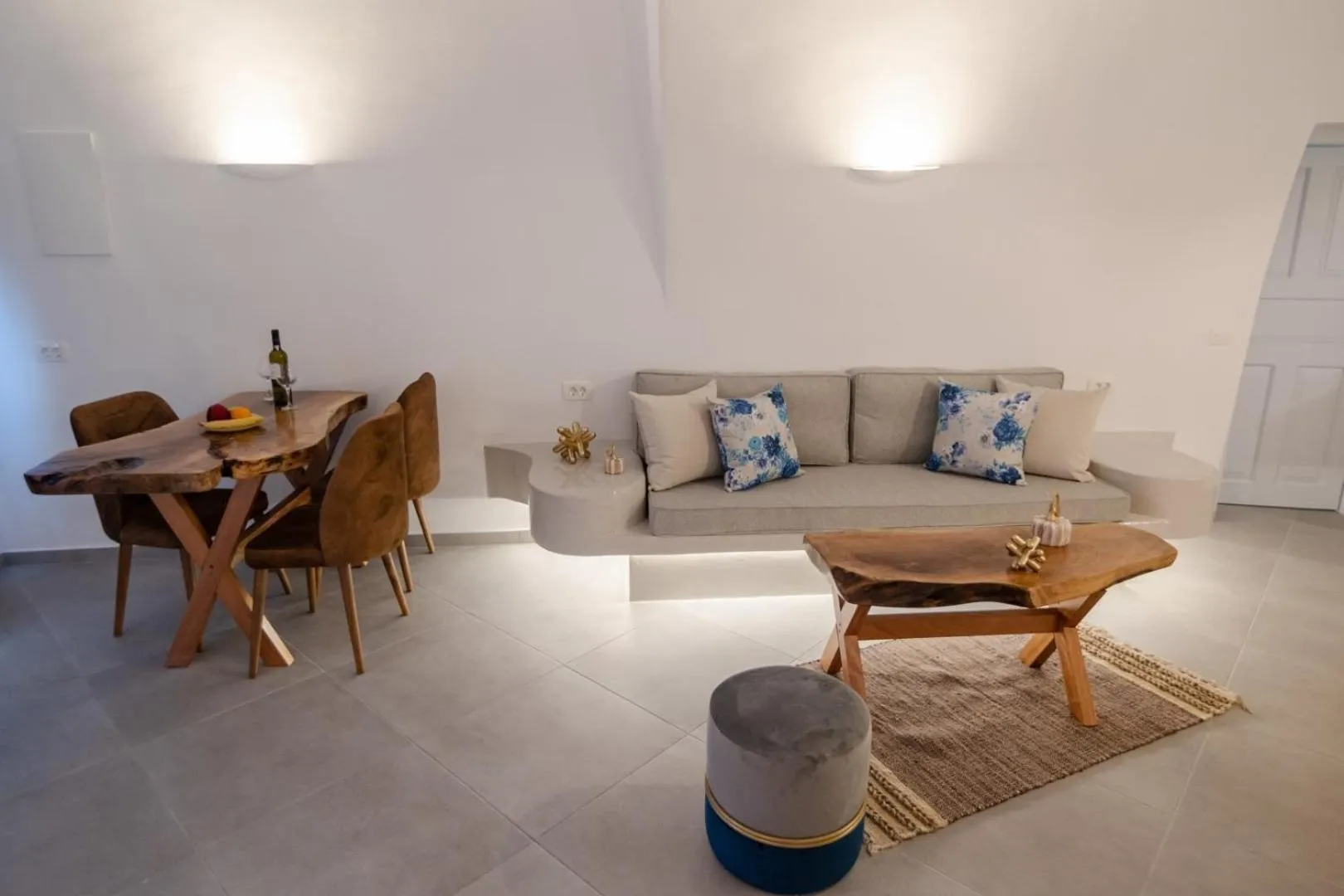 Living room in Sun Angelos Oia - Luxury Cave Suites