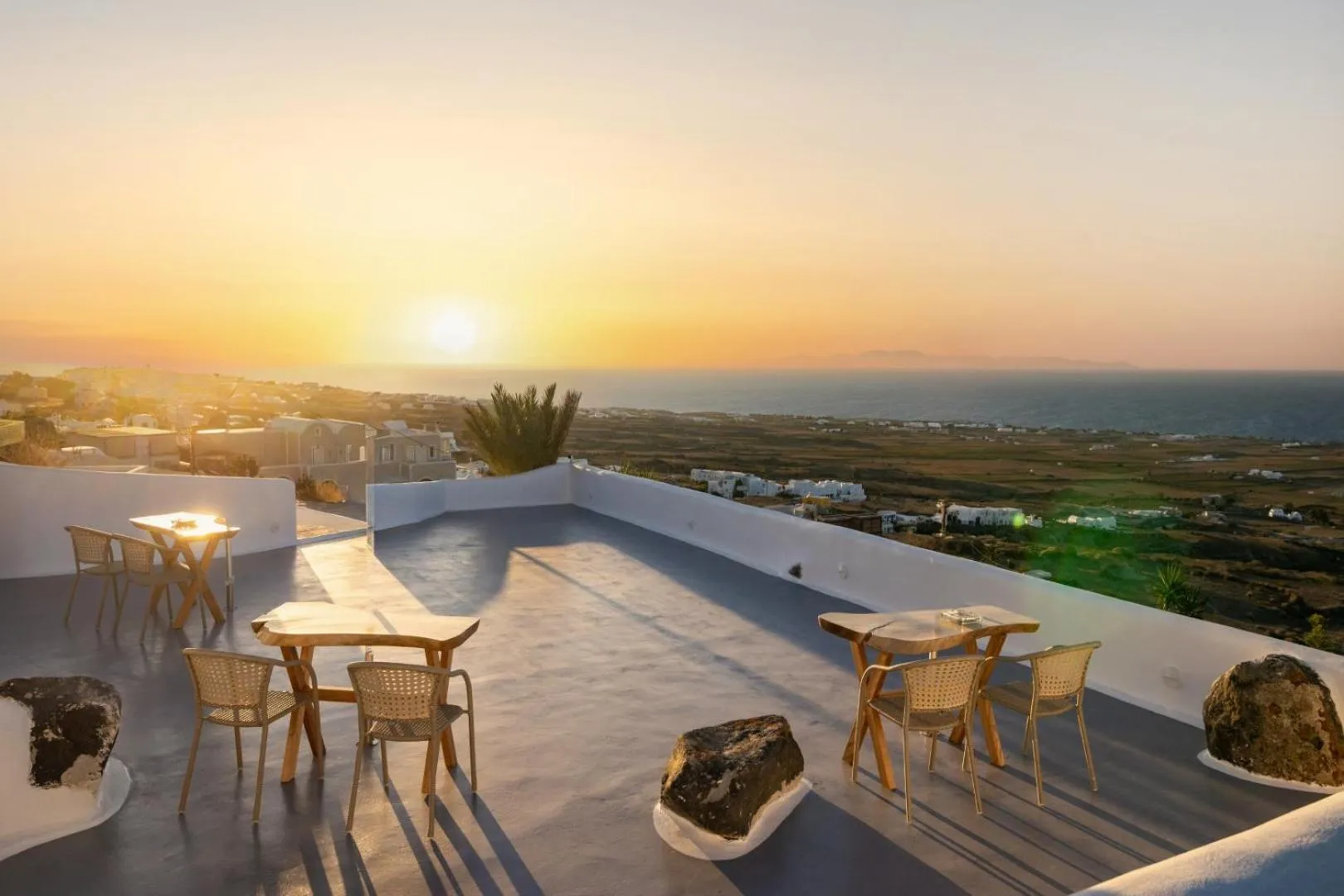 Patio in Sun Angelos Oia - Luxury Cave Suites