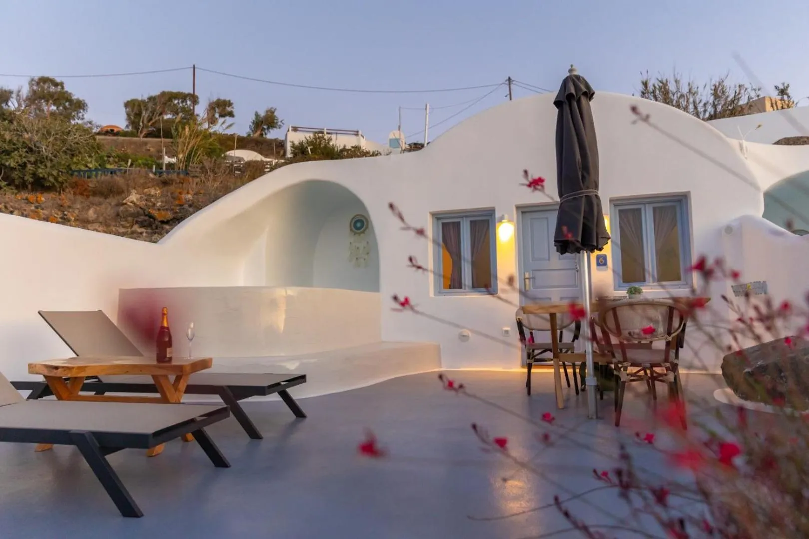 Property building in Sun Angelos Oia - Luxury Cave Suites