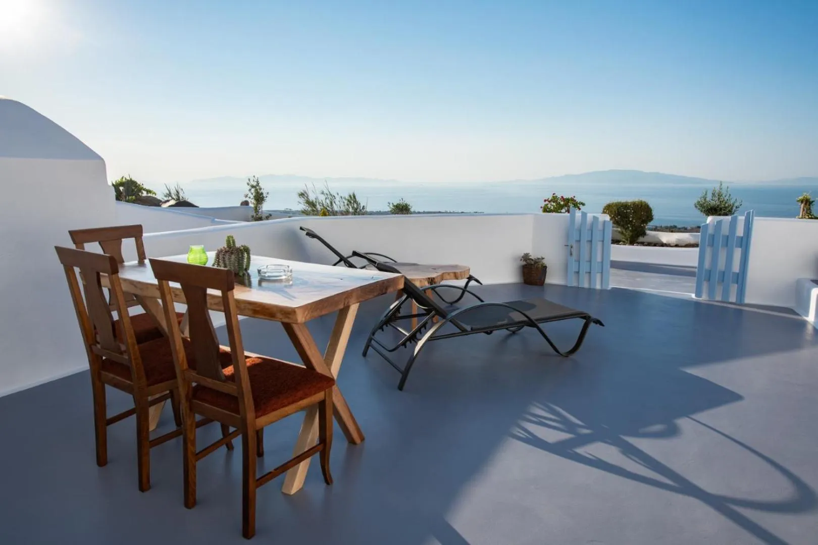 Patio in Sun Angelos Oia - Luxury Cave Suites
