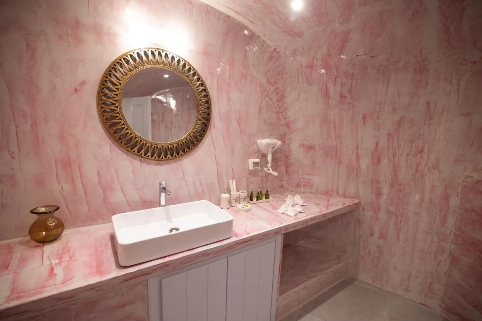 Bathroom in Sun Angelos Oia - Luxury Cave Suites