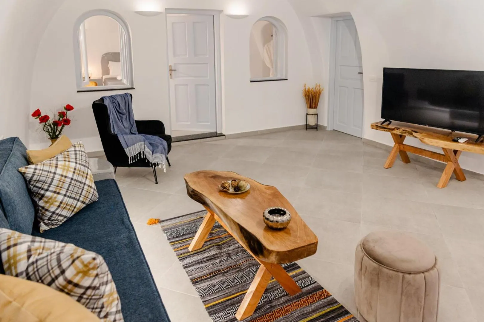 Living room in Sun Angelos Oia - Luxury Cave Suites