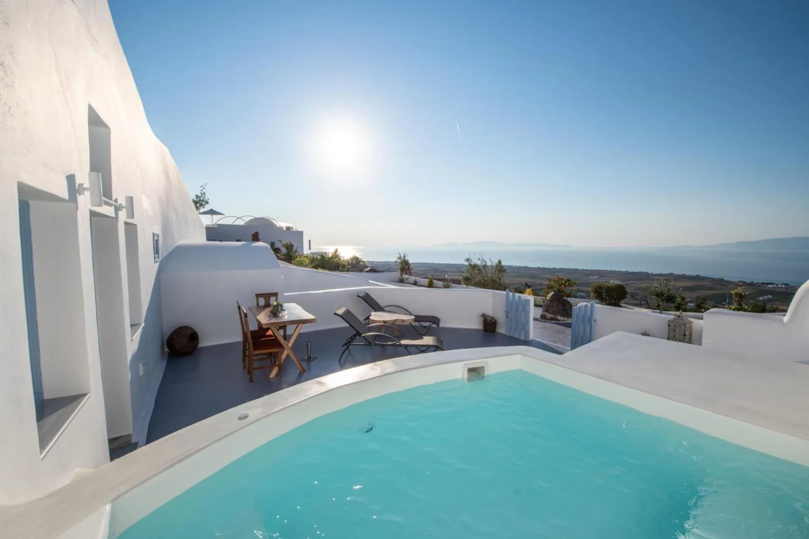 Pool view in Sun Angelos Oia - Luxury Cave Suites