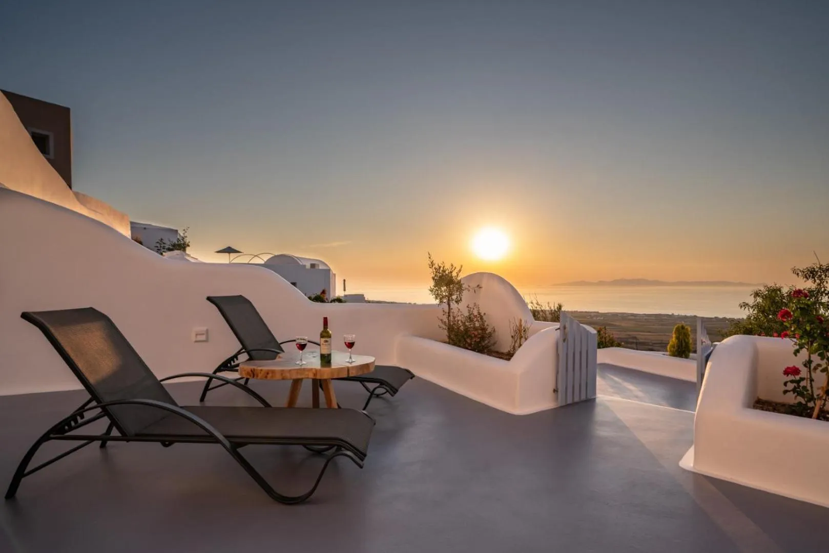 Patio in Sun Angelos Oia - Luxury Cave Suites