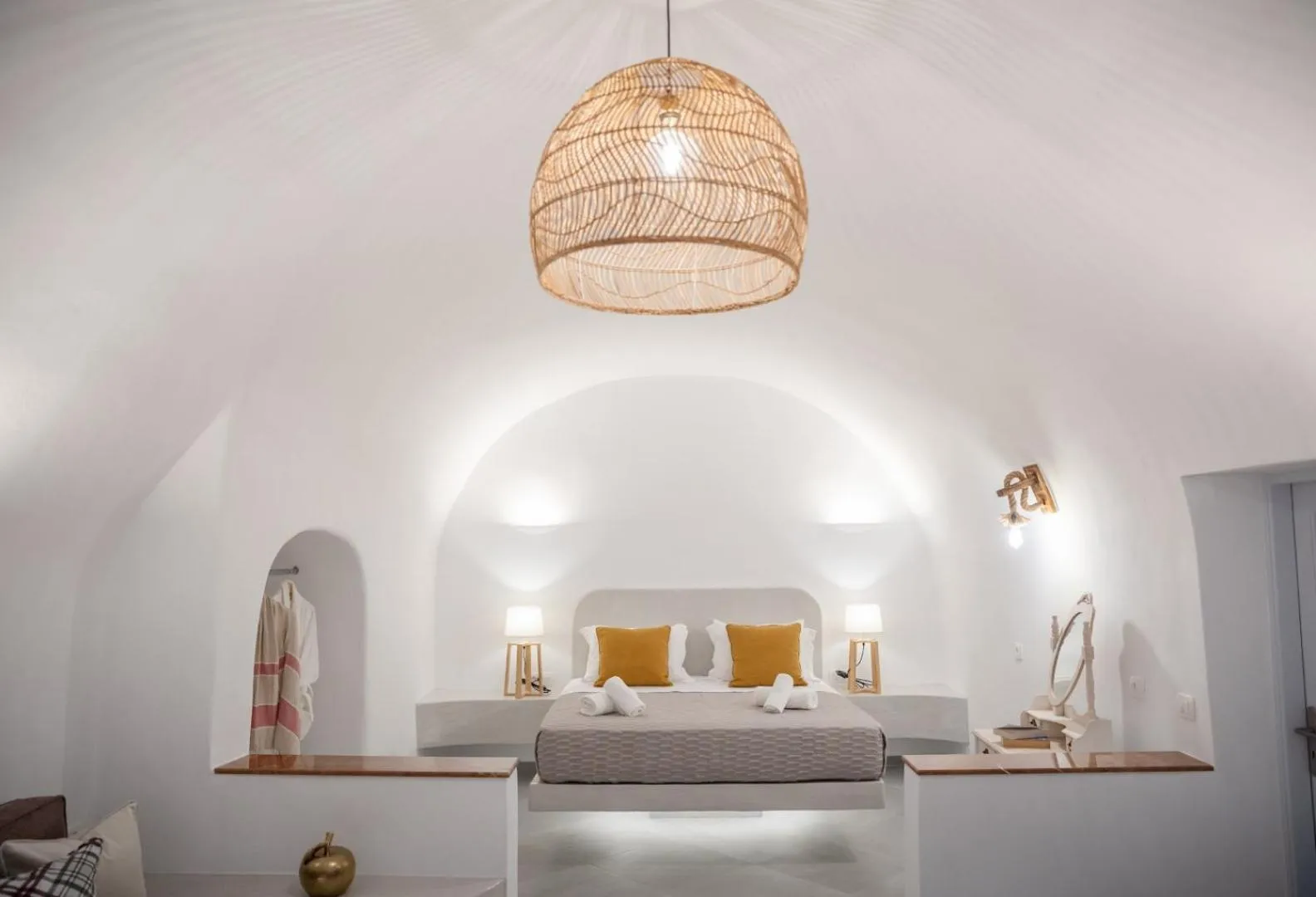 Bed in Sun Angelos Oia - Luxury Cave Suites