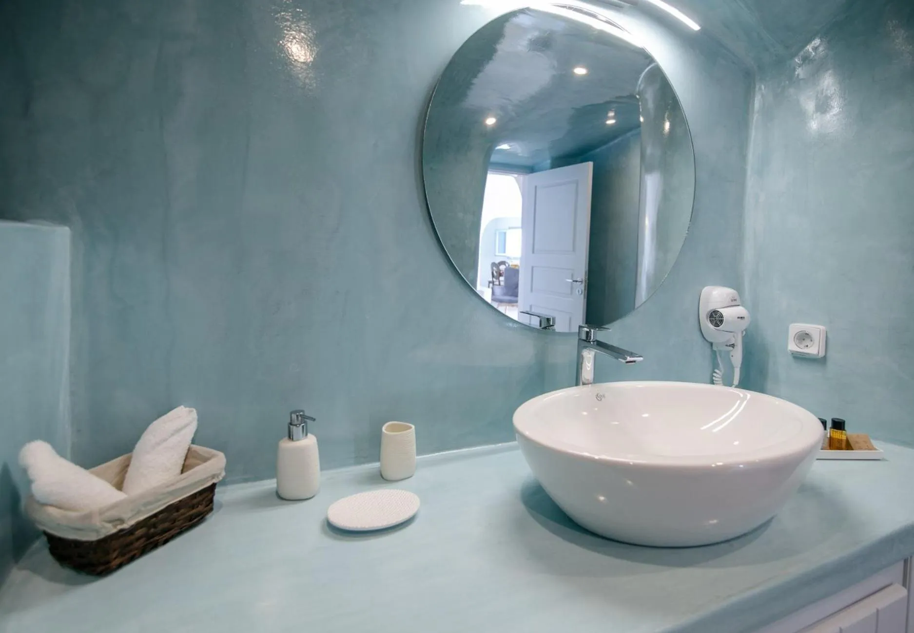 Bathroom in Sun Angelos Oia - Luxury Cave Suites