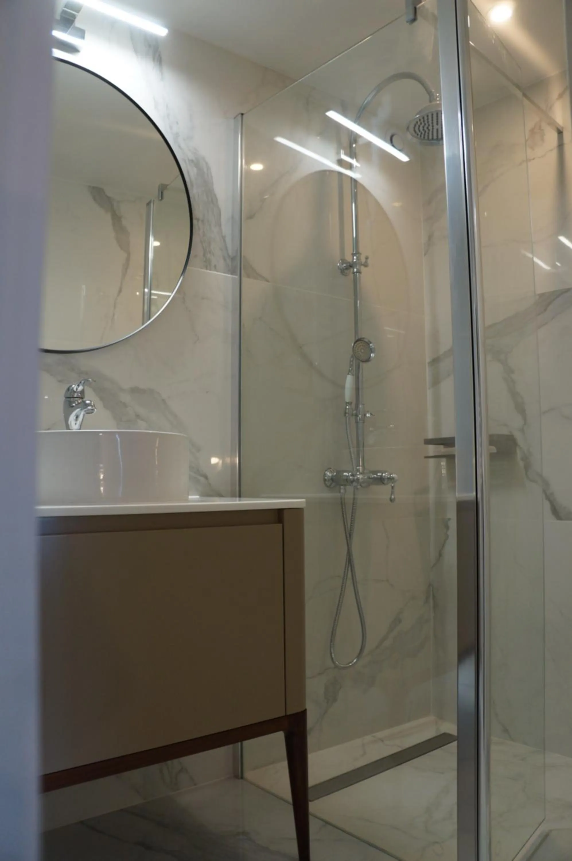 Shower in Mimis House