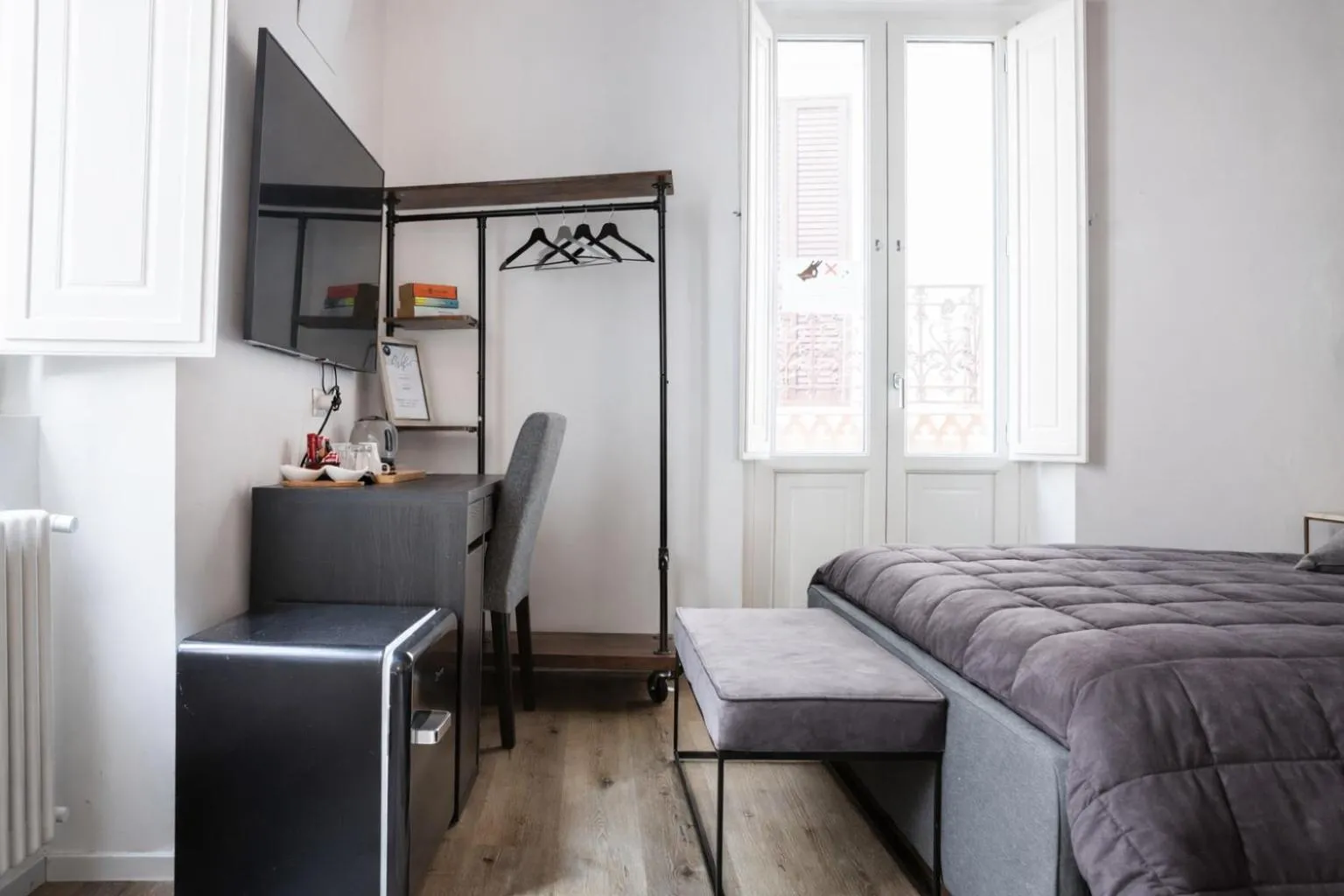 TV and multimedia, Bed in Bari LandLord 8 - Una Finestra sulla Cattedrale