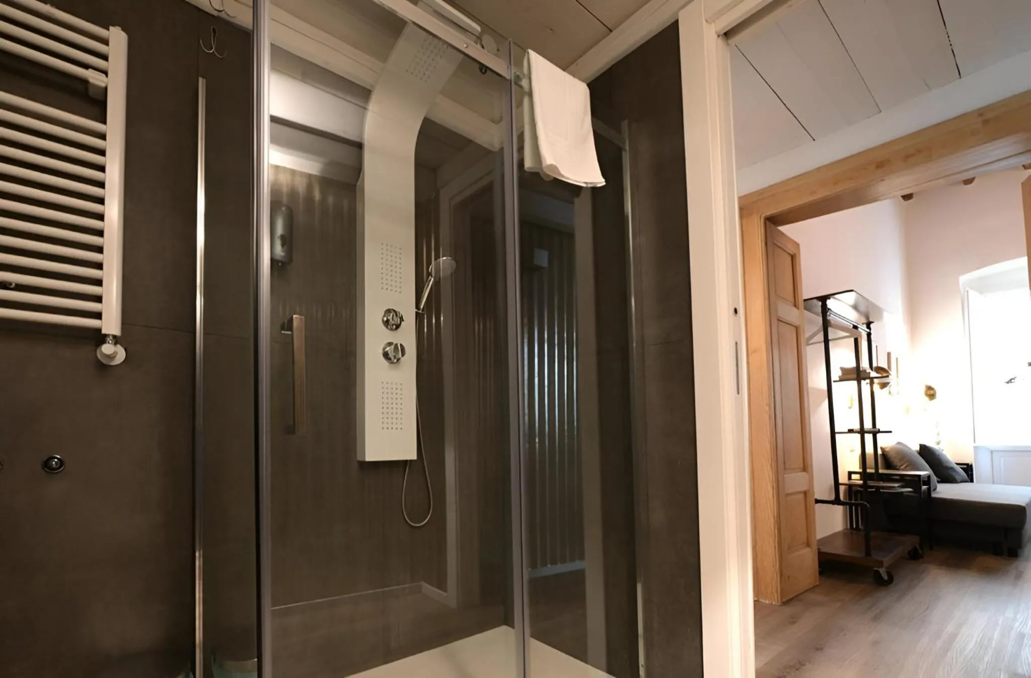 Shower in Bari LandLord 8 - Una Finestra sulla Cattedrale