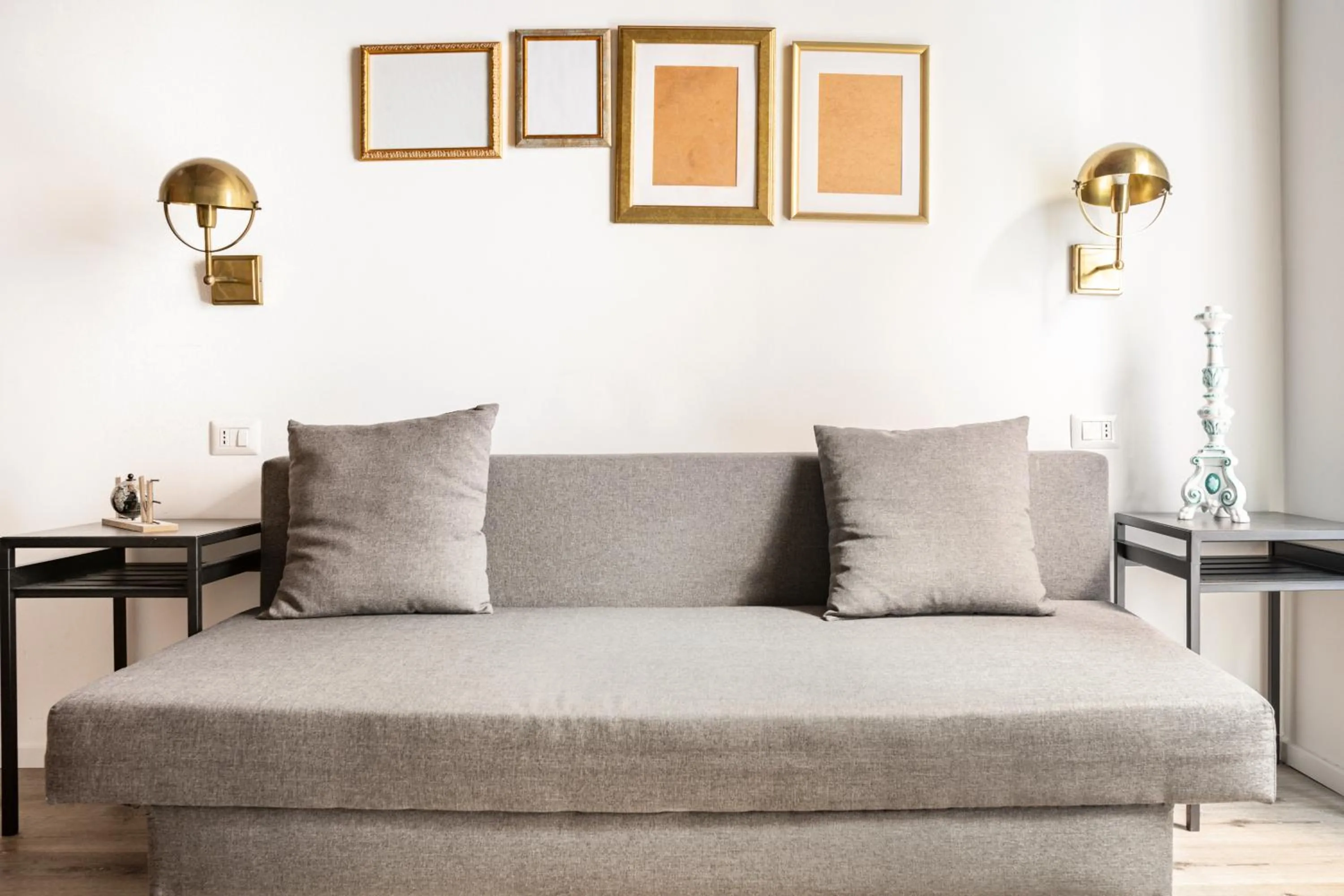 Bedroom in Bari LandLord 8 - Una Finestra sulla Cattedrale