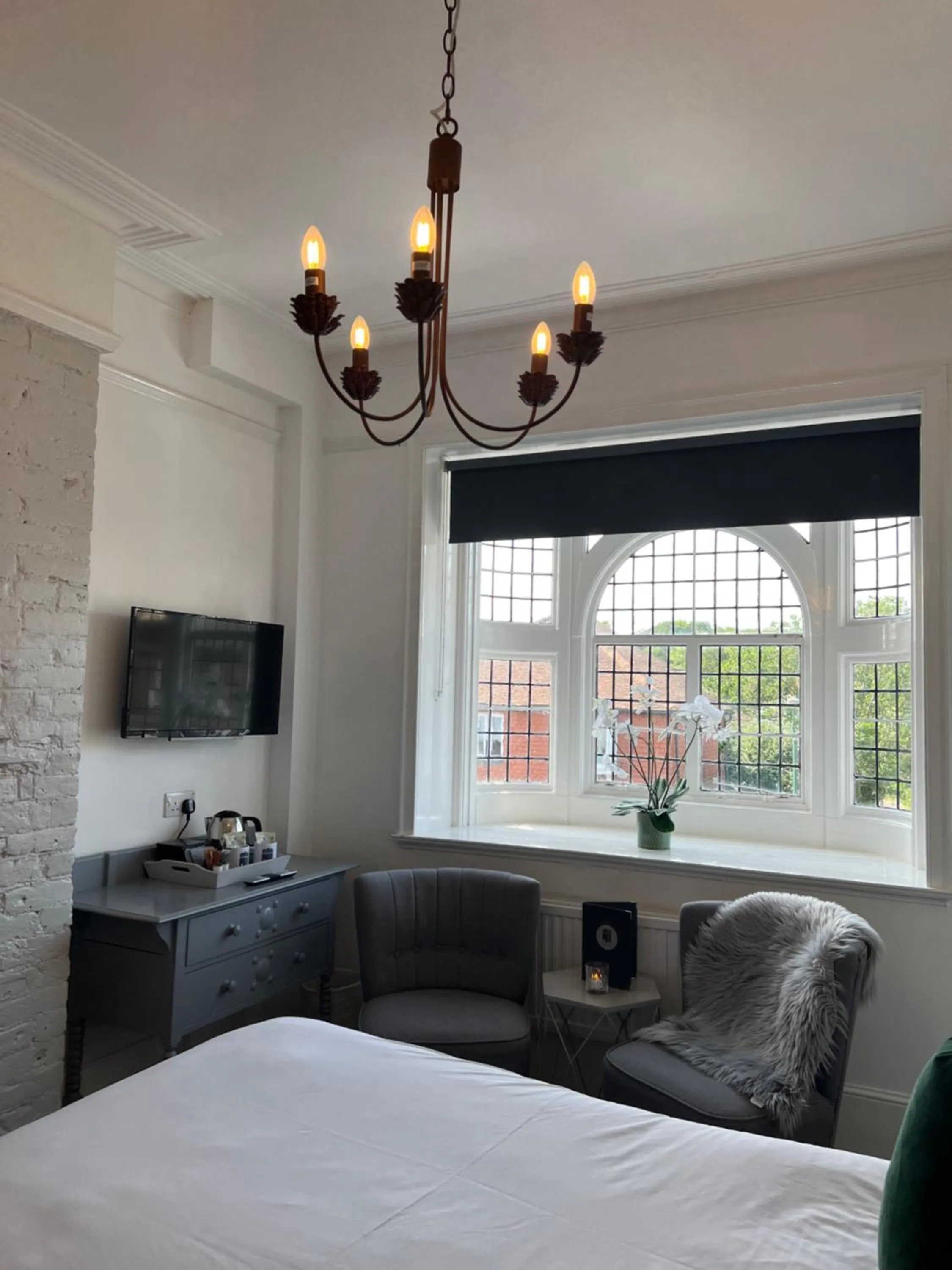 Seating area, Bed in Castle Hotel