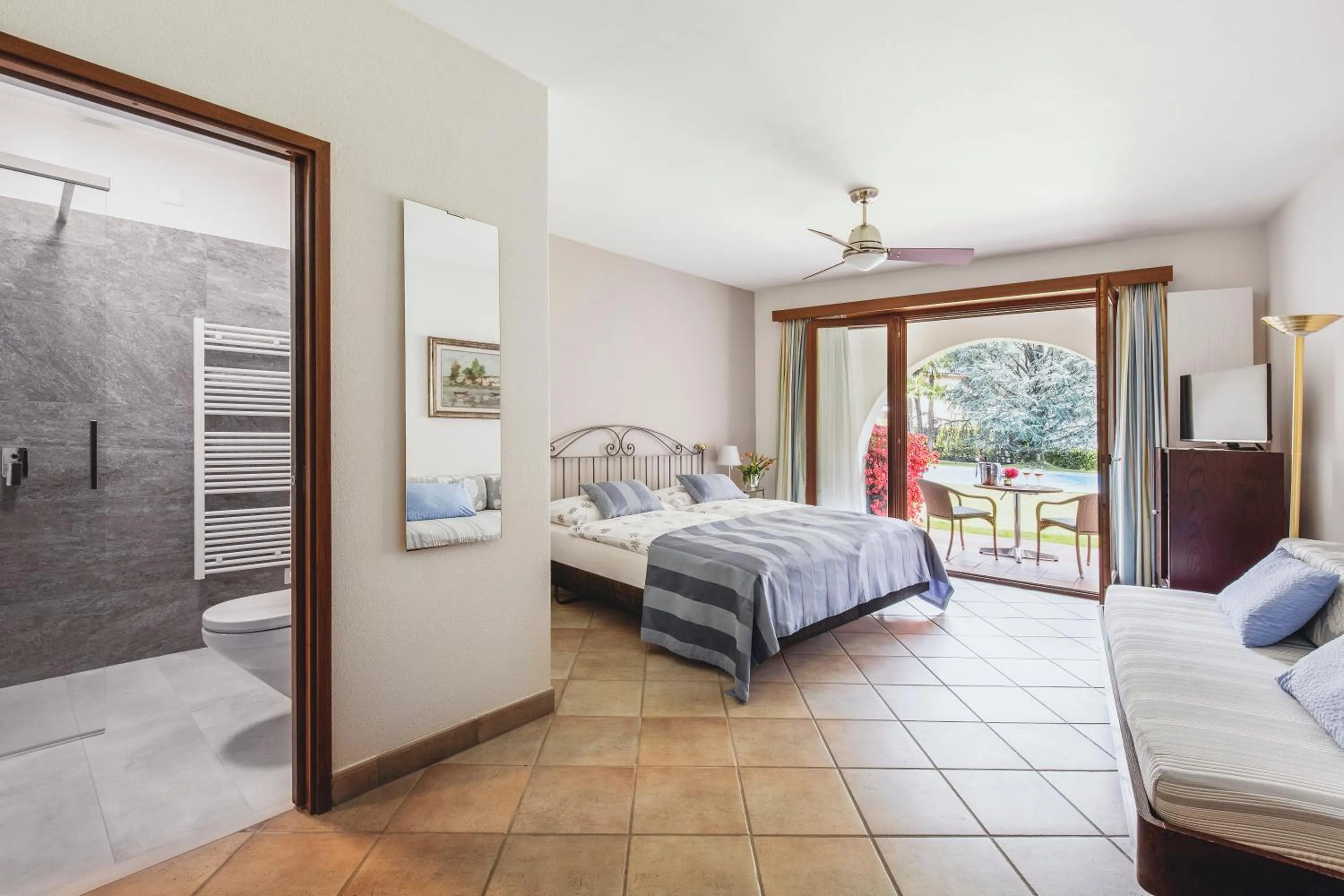 Superior Double Room with Garden View in Garni Elena