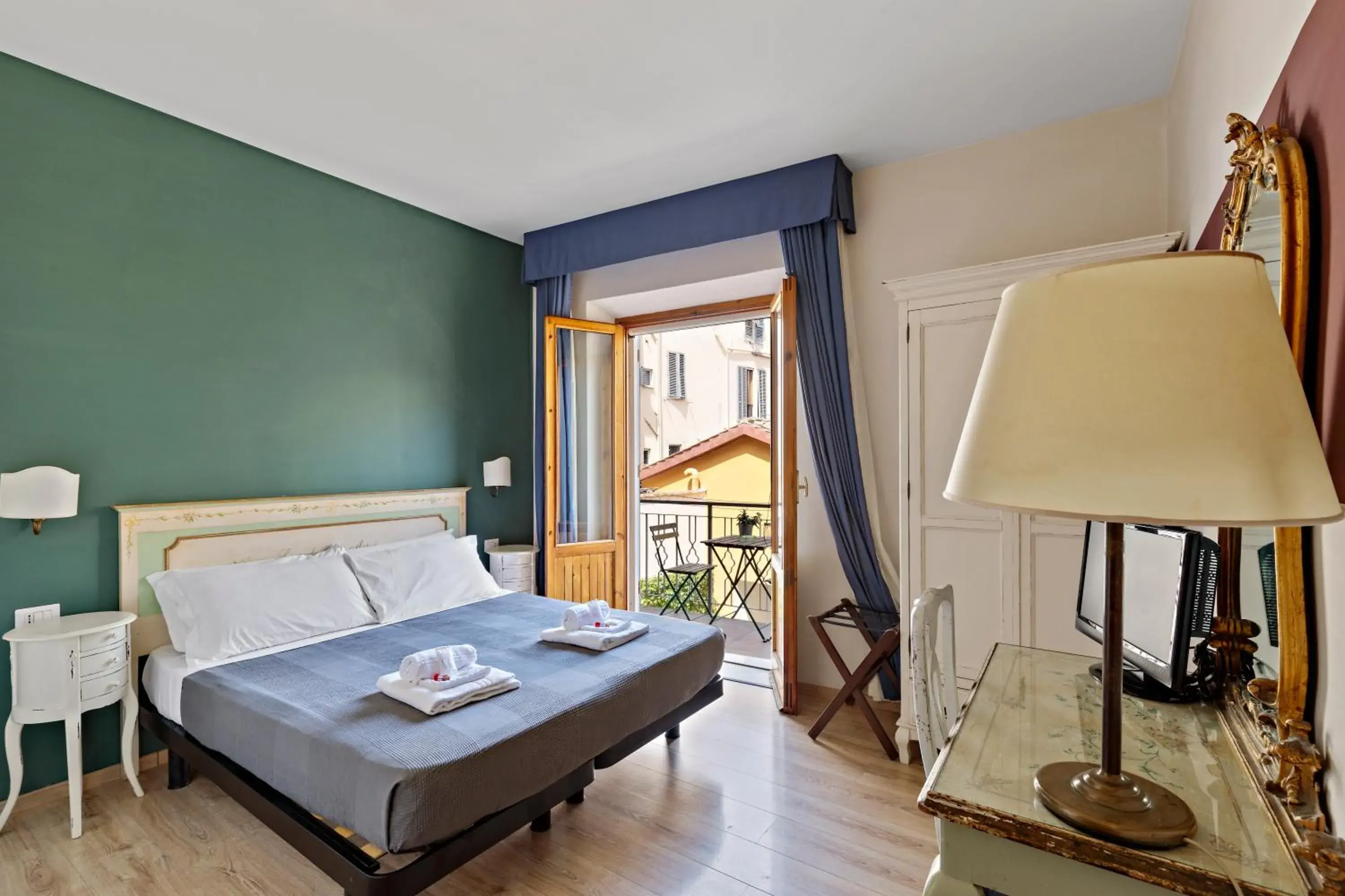 Double or Twin Room with Private Bathroom in Ostello Bello Firenze Double or Twin Room with Private Bathroom in Ostello Bello Firenze