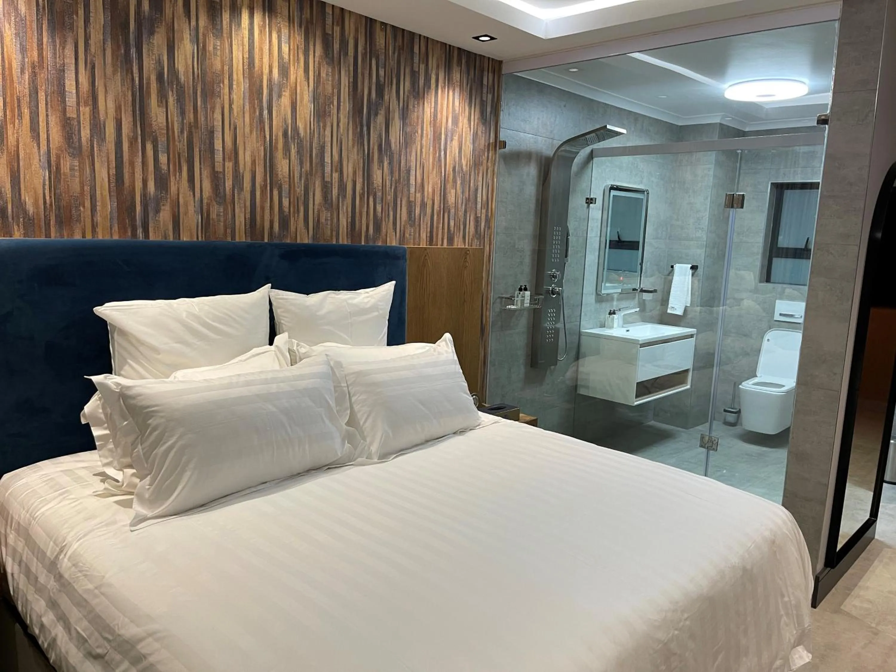 Shower, Bed in Nare Boutique Hotel