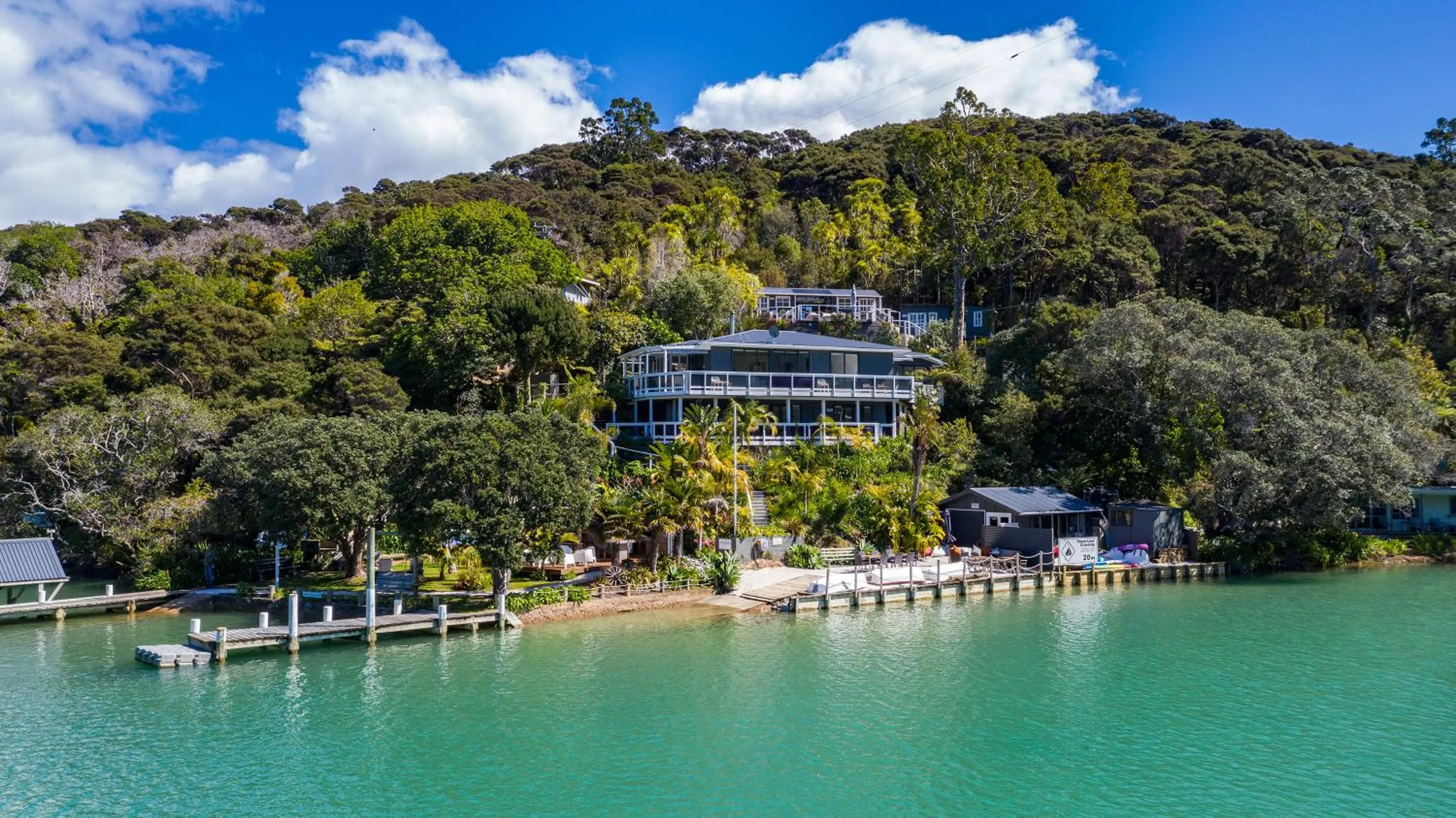 Property building in Kawau Lodge Boutique Resort