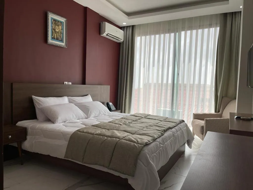 Dining area, Bed in RESIDENCE SYCOMORE 1