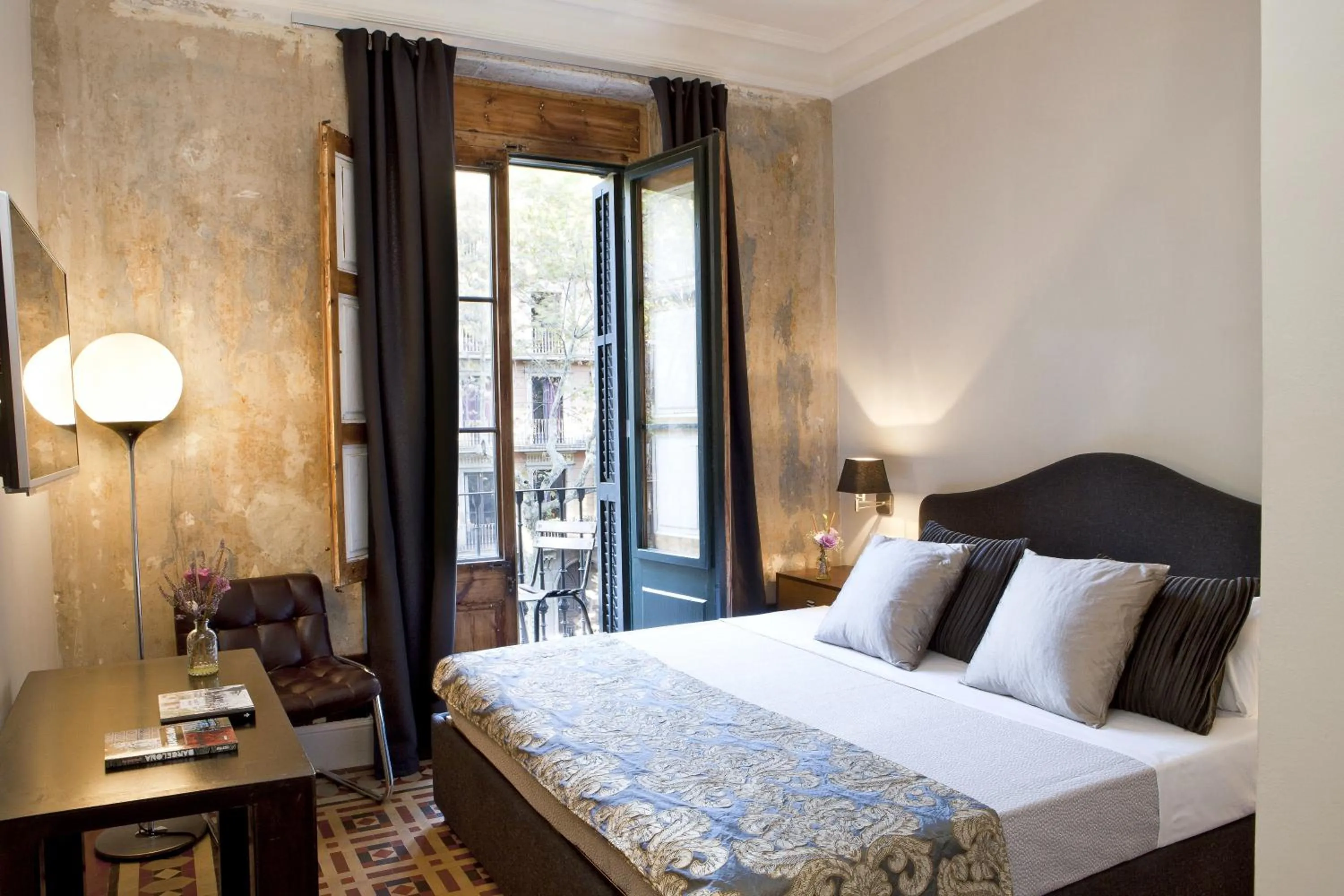 Photo of the whole room, Bed in We Boutique Hotel Barcelona