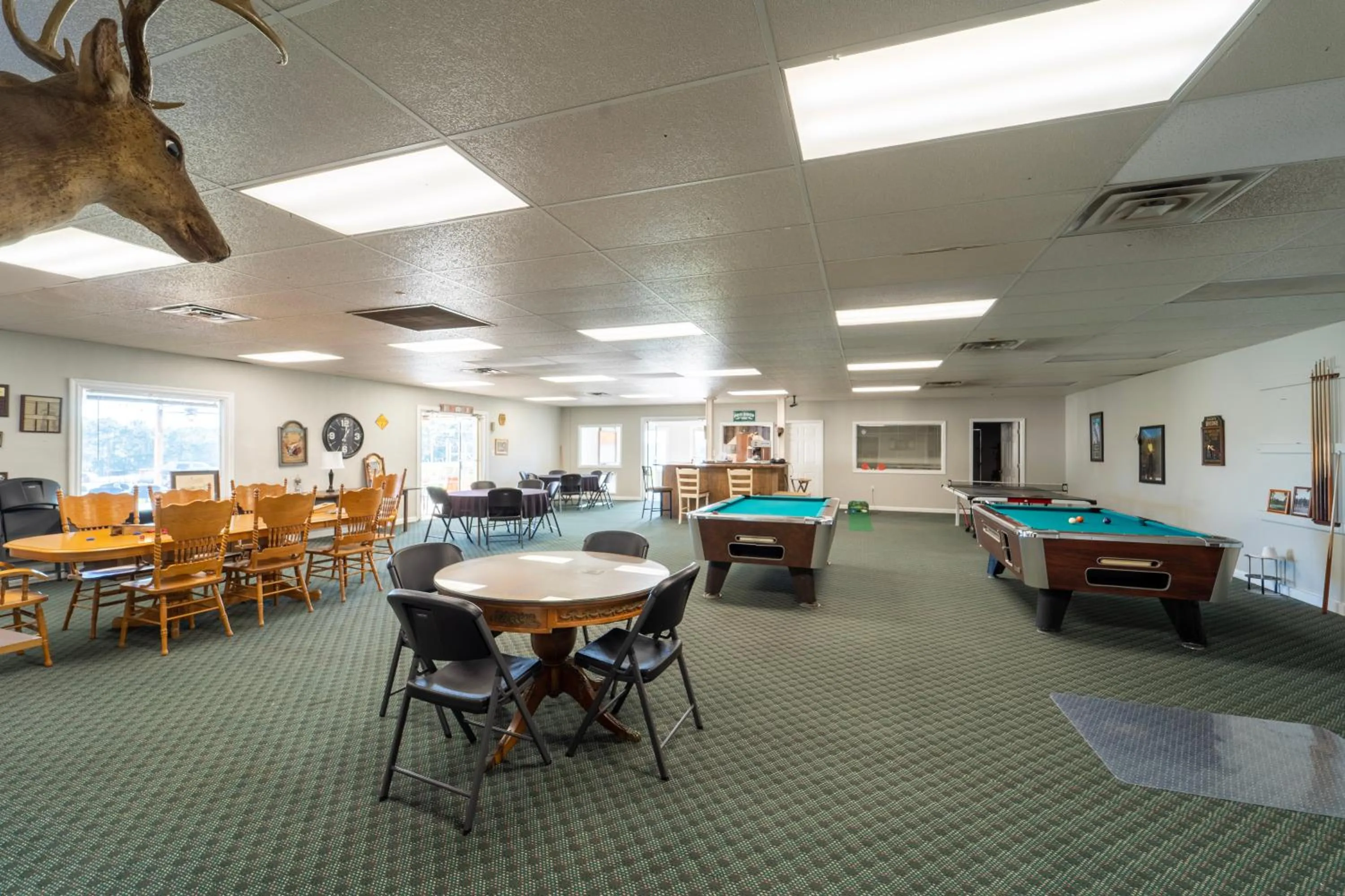 Communal lounge/ TV room in Dothan National Golf Club and Hotel