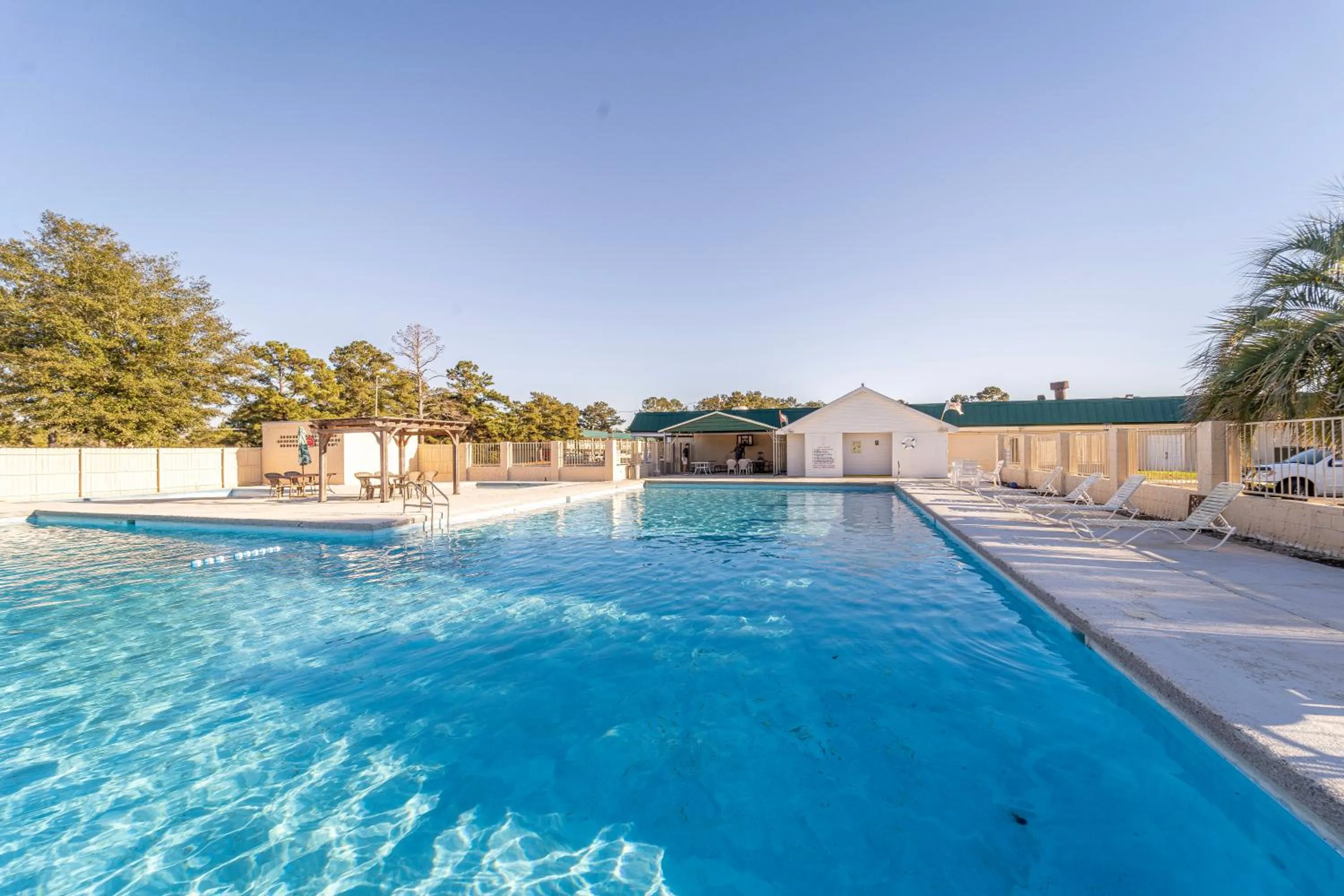 Swimming pool in Dothan National Golf Club and Hotel