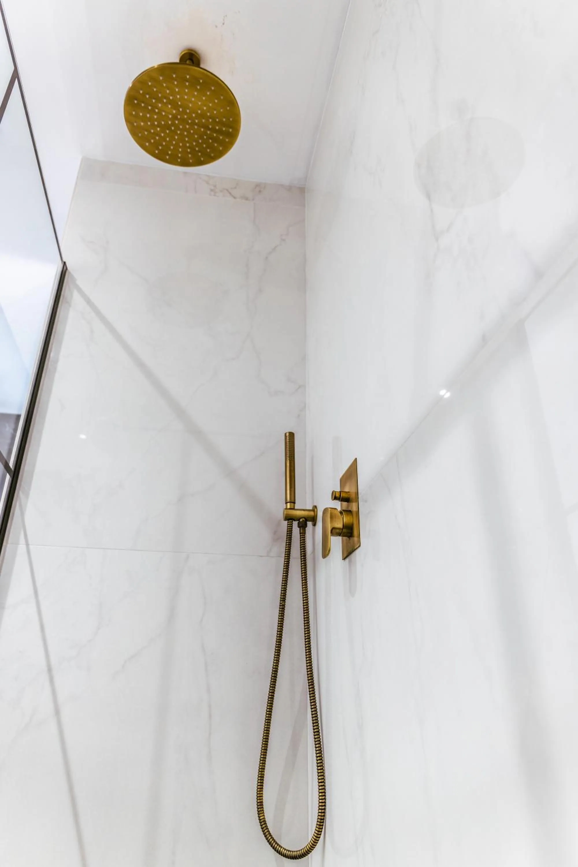 Shower in Marmur luxury room