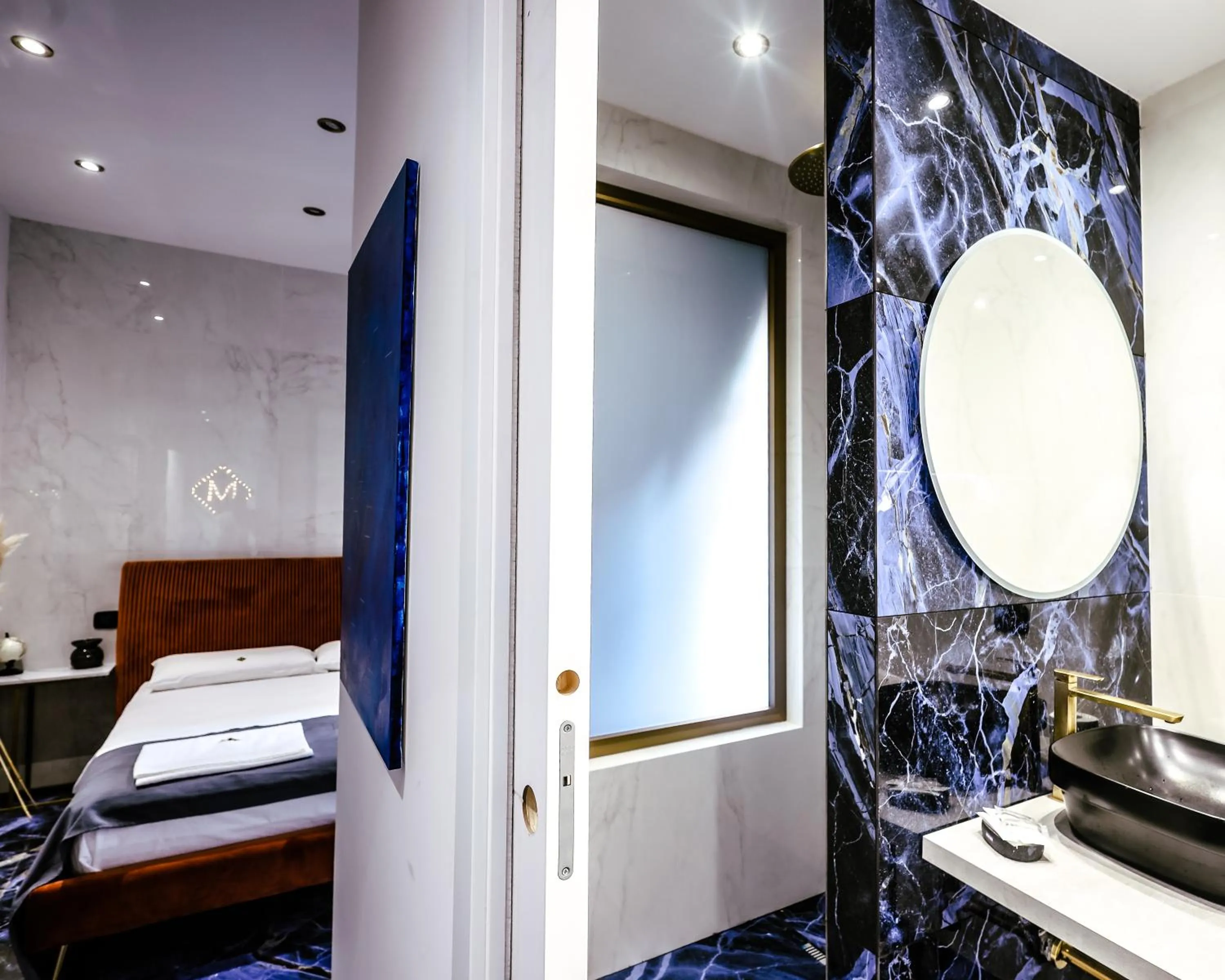 Bathroom, Bed in Marmur luxury room
