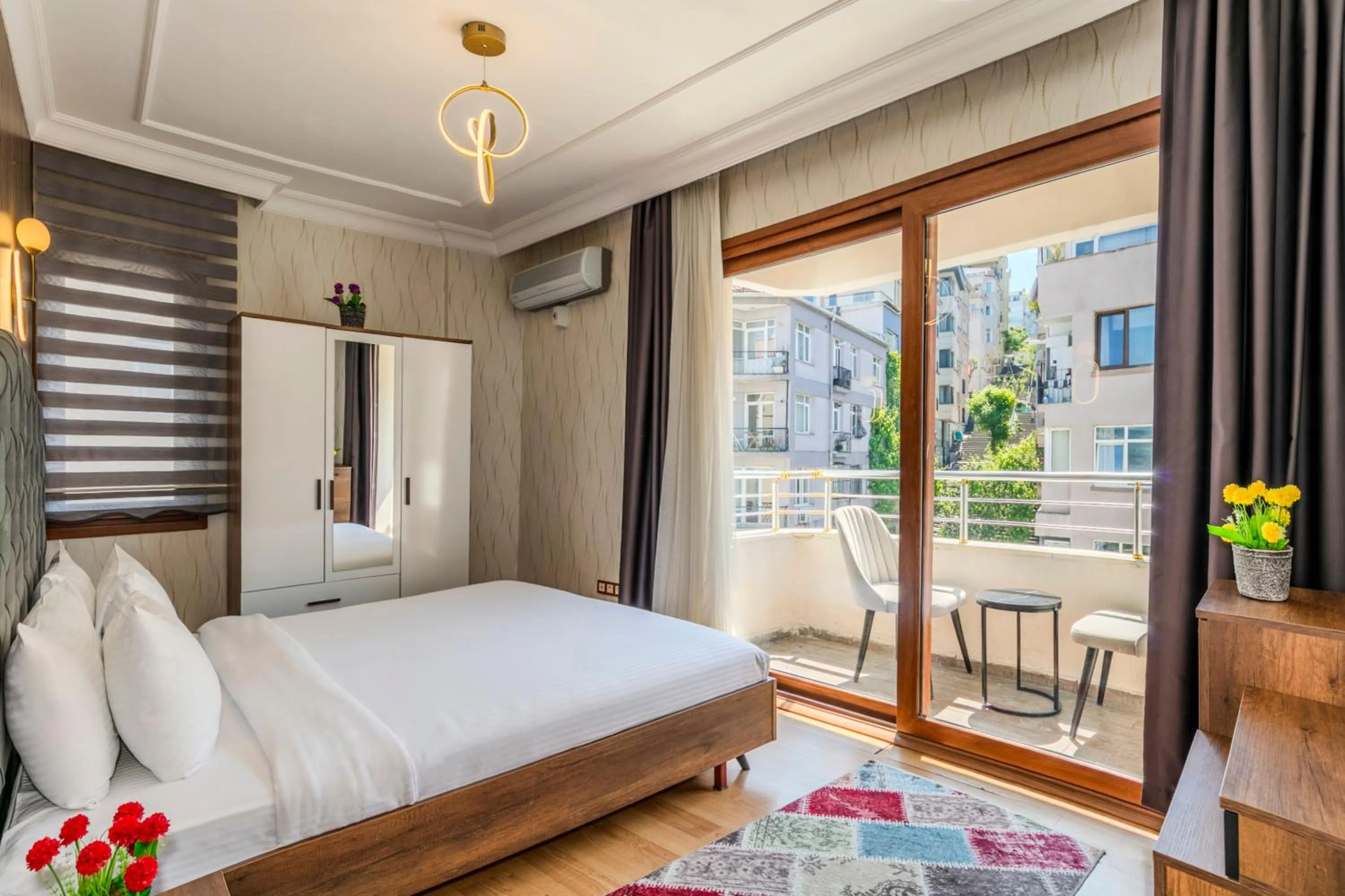 Kitchen or kitchenette, Bed in Istanbul Galata Port Modern Suite & Apartments Taksim