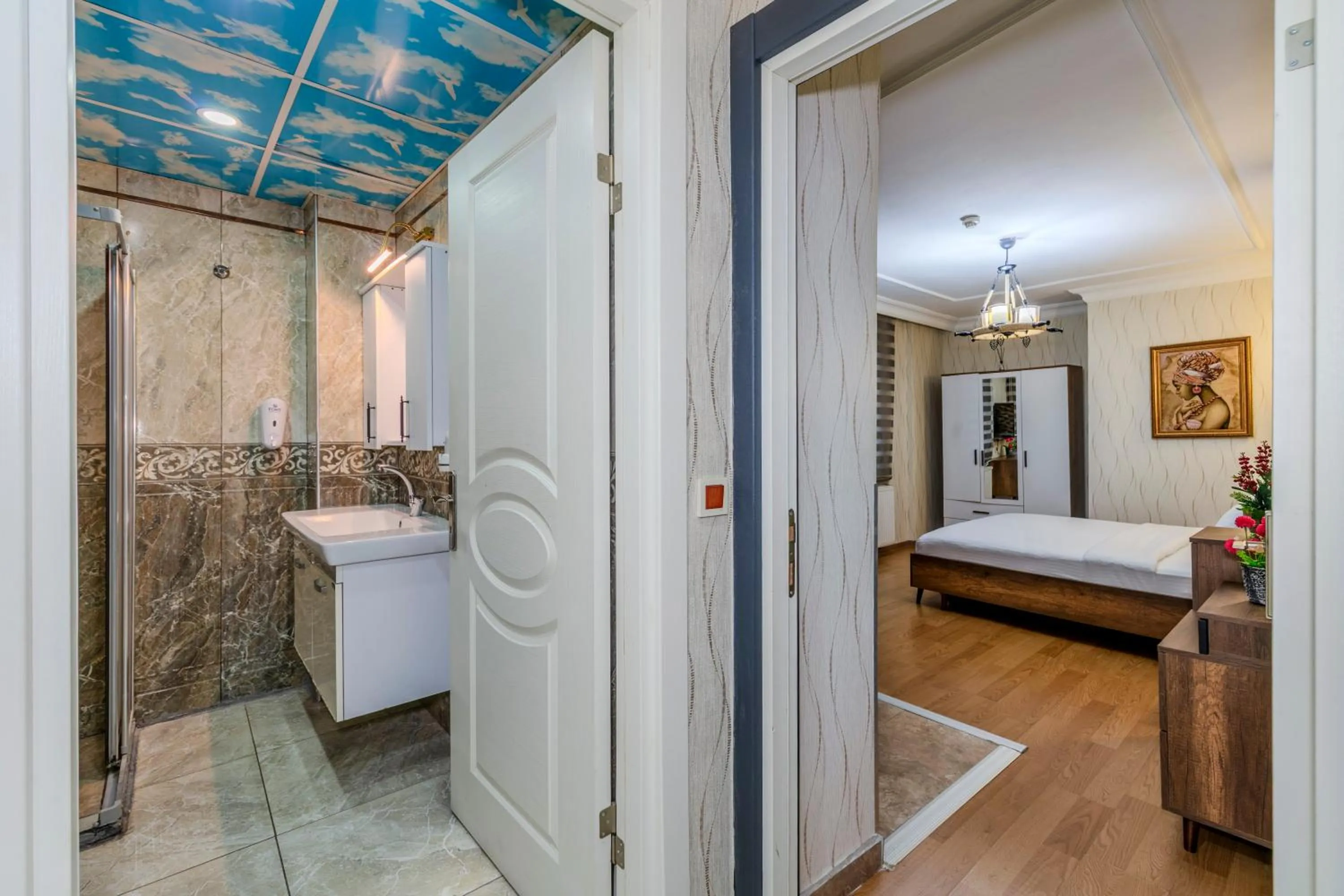 Shower, Bed in Istanbul Galata Port Modern Suite & Apartments Taksim