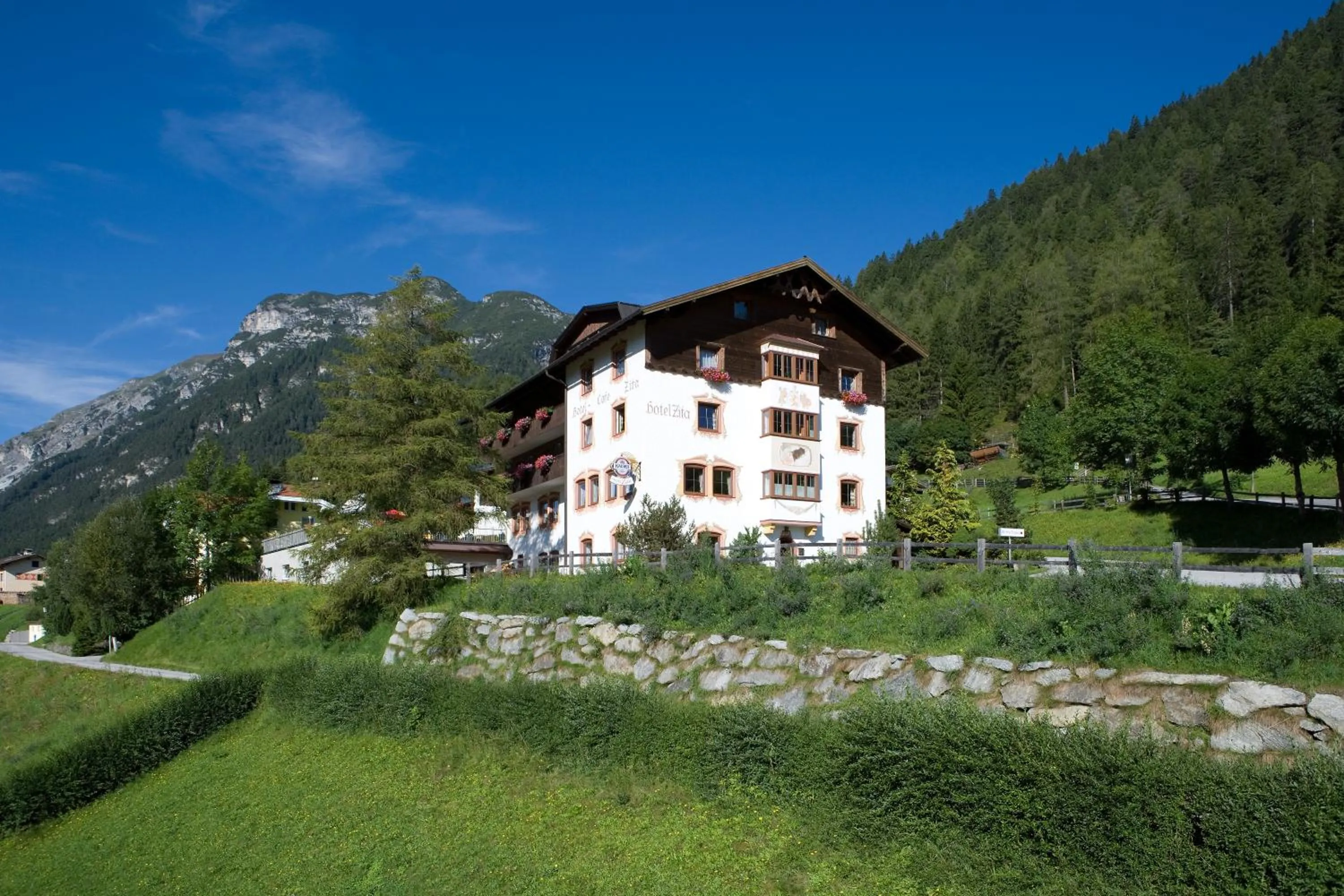 Facade/entrance in Hotel Zita