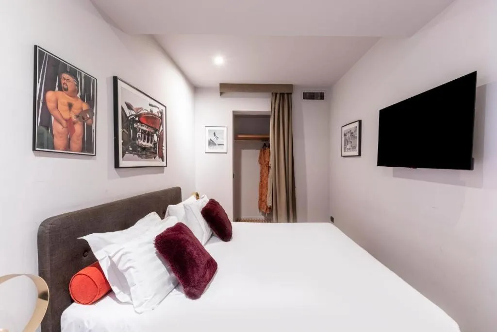 Bed in DownTown Boutique House - CA Domus Collection