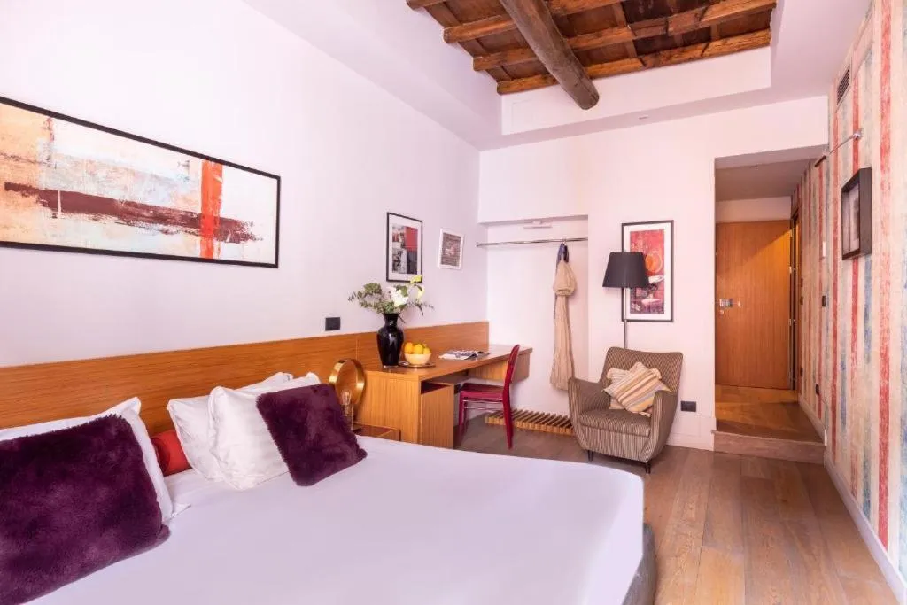 Bed in DownTown Boutique House - CA Domus Collection