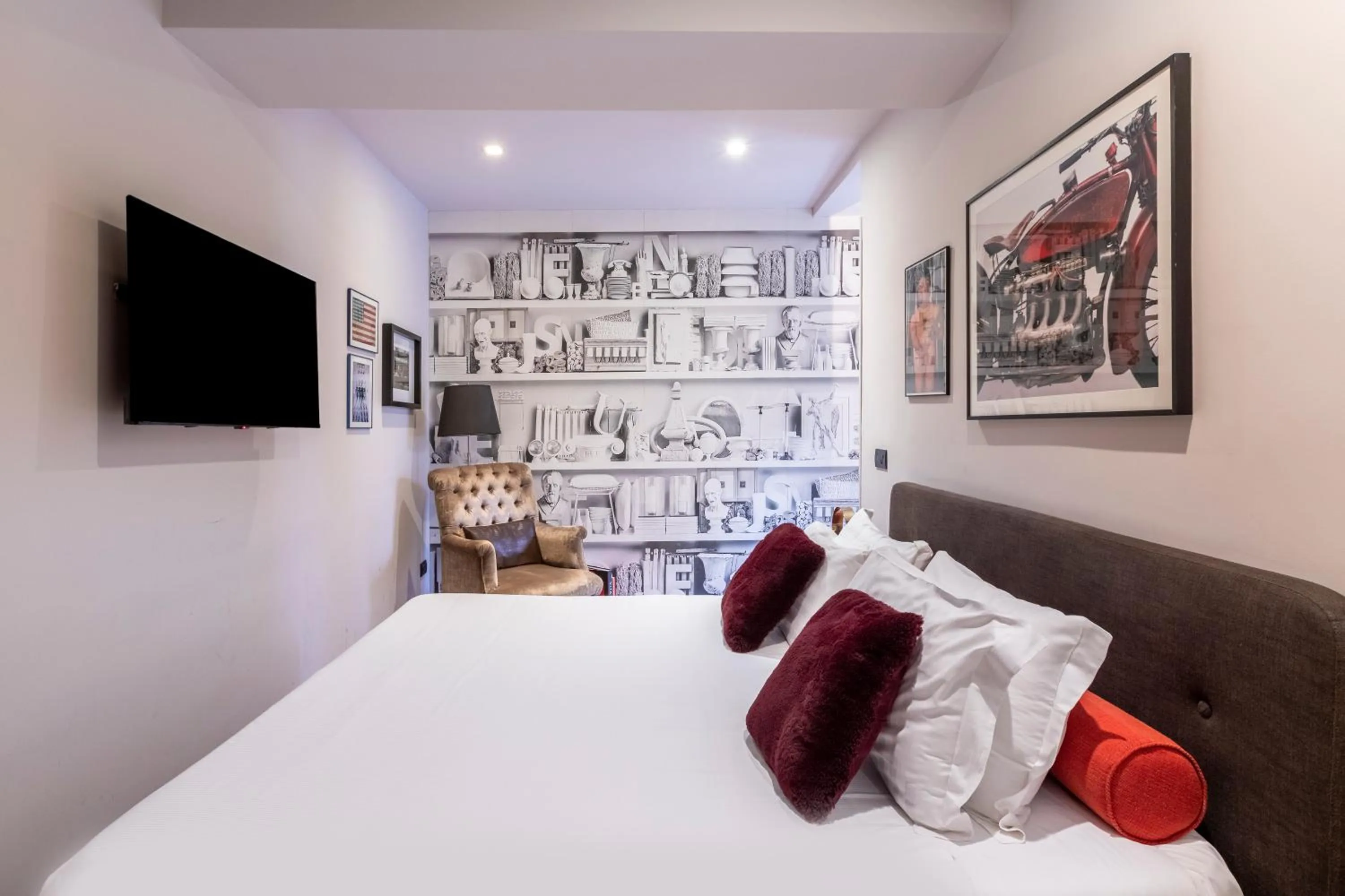 Bedroom, Bed in DownTown Boutique House - CA Domus Collection