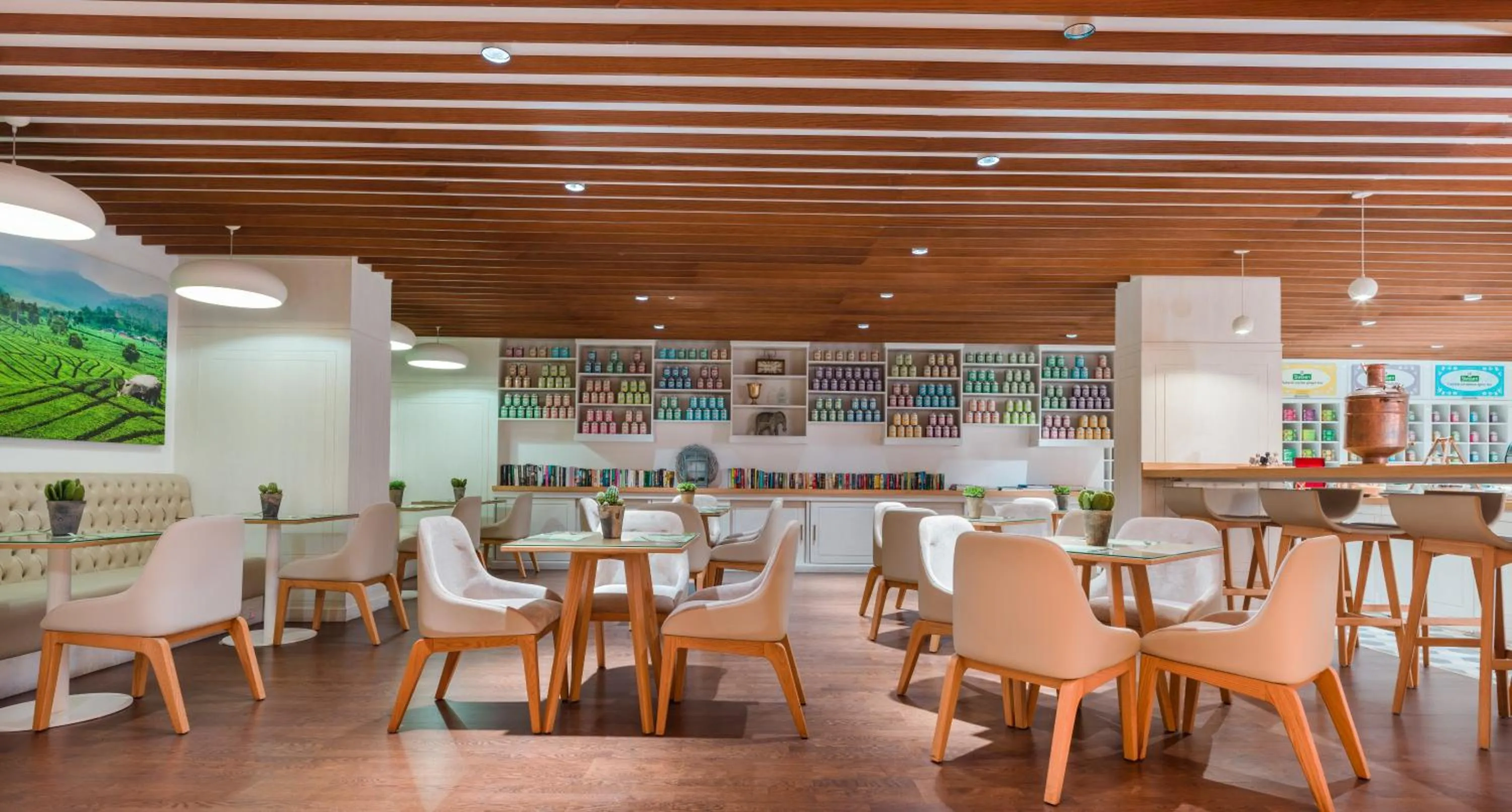 Restaurant/places to eat in Al Falaj Hotel