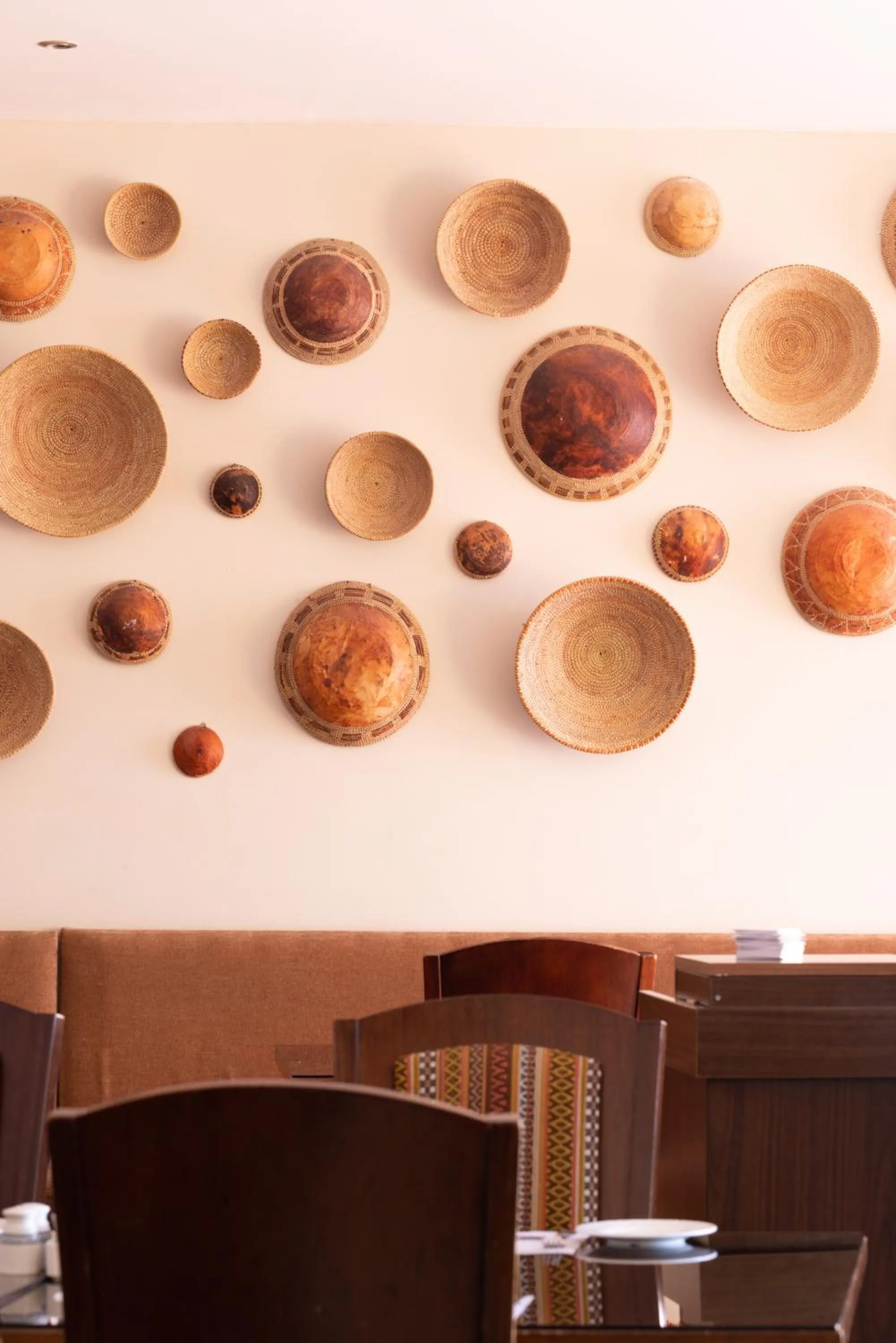 Restaurant/places to eat in Al Falaj Hotel