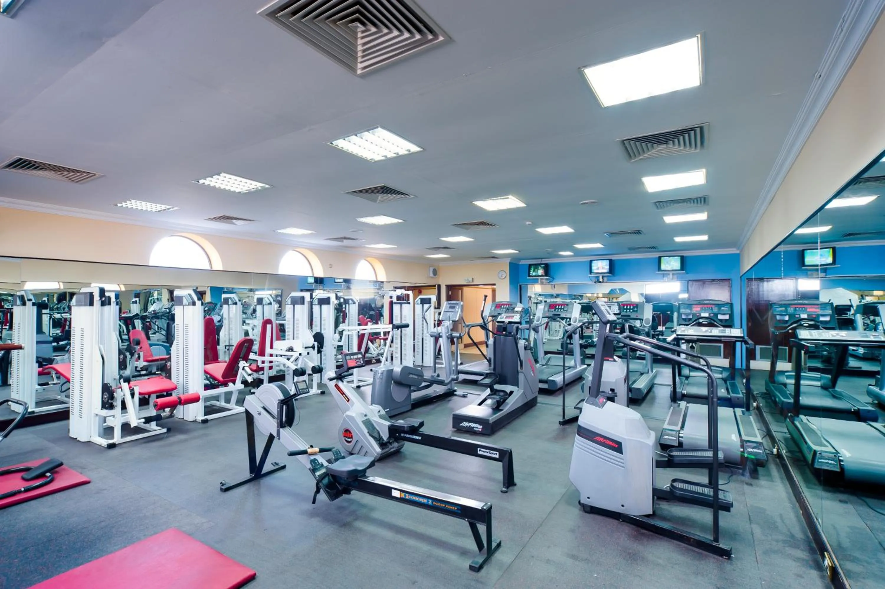 Fitness centre/facilities in Al Falaj Hotel