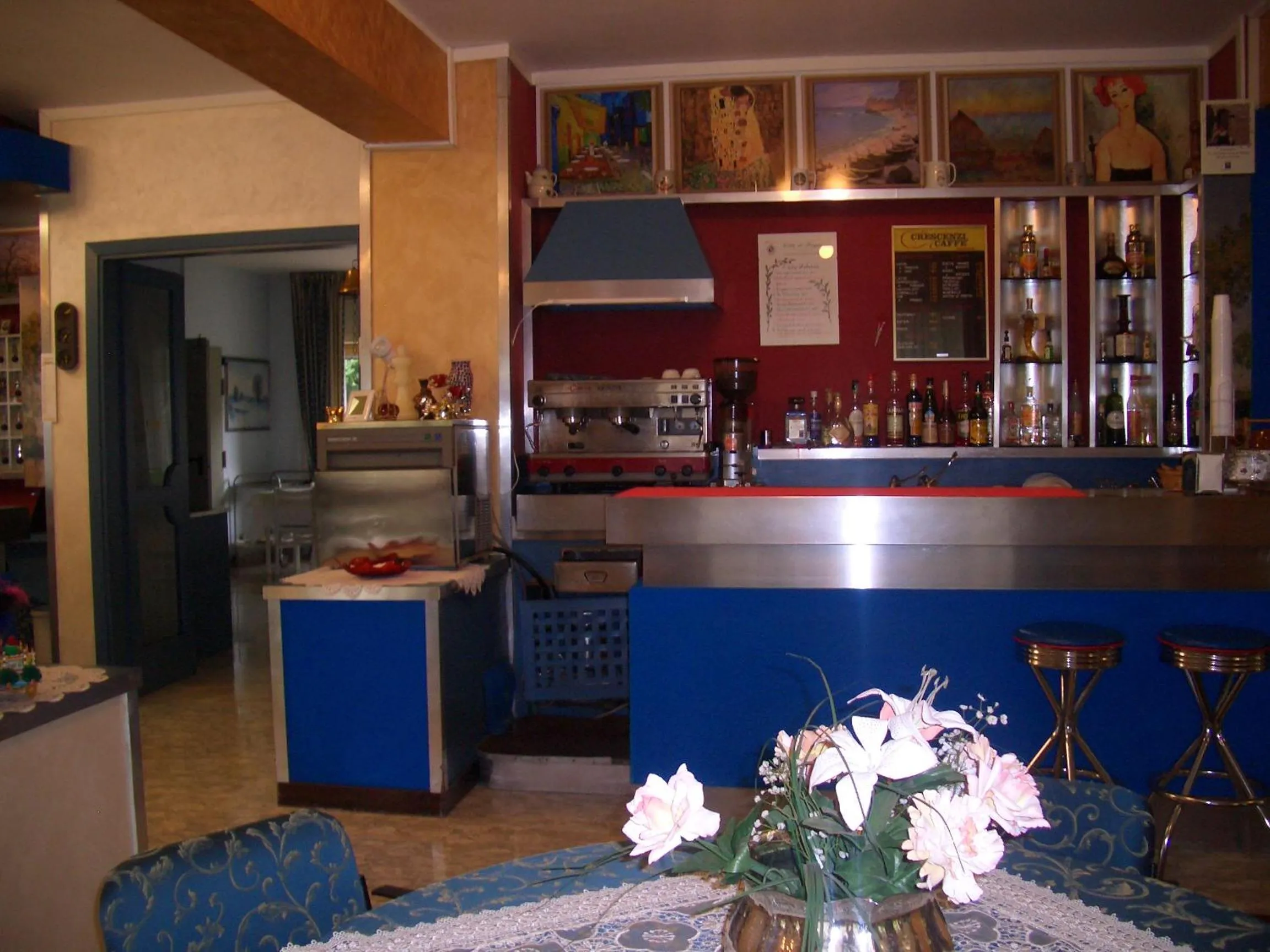 Lounge or bar in King Hotel