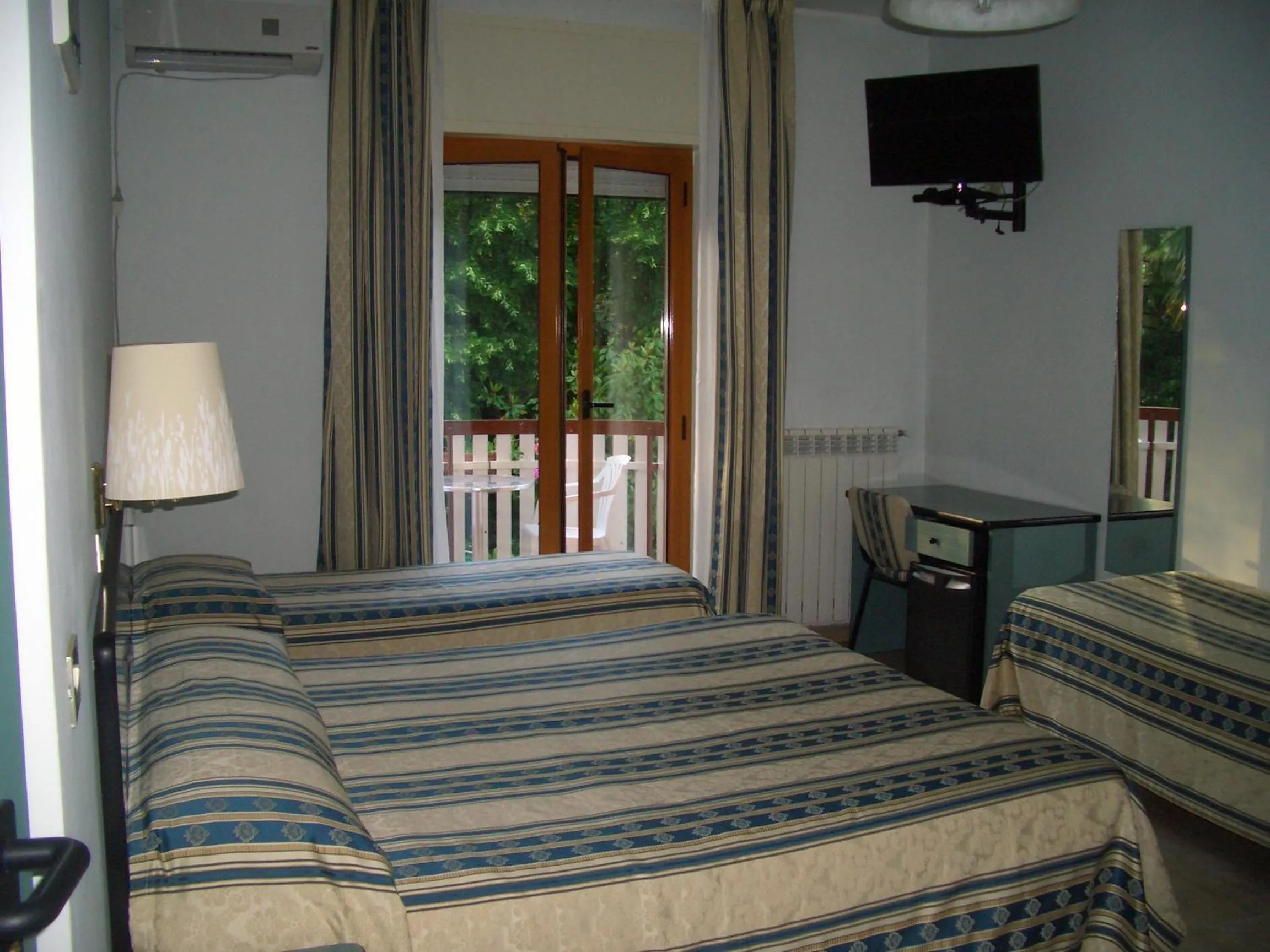 Bedroom, Bed in King Hotel