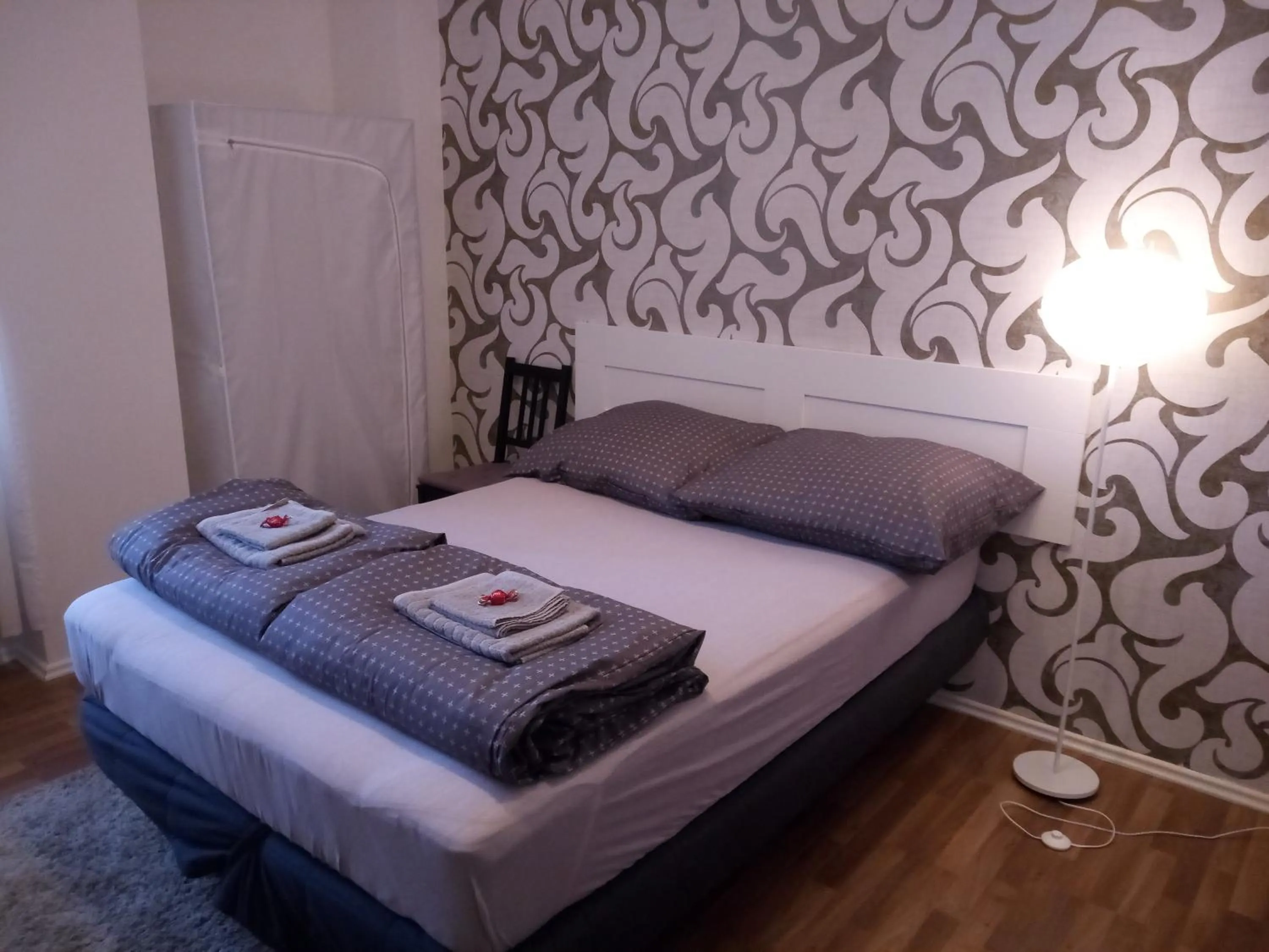 Bed in Gallys Apartments