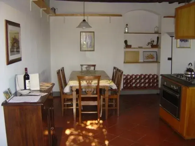 Three-Bedroom Apartment (6 Adults) - Split Level in Fattoria di Fubbiano Three-Bedroom Apartment (6 Adults) - Split Level in Fattoria di Fubbiano