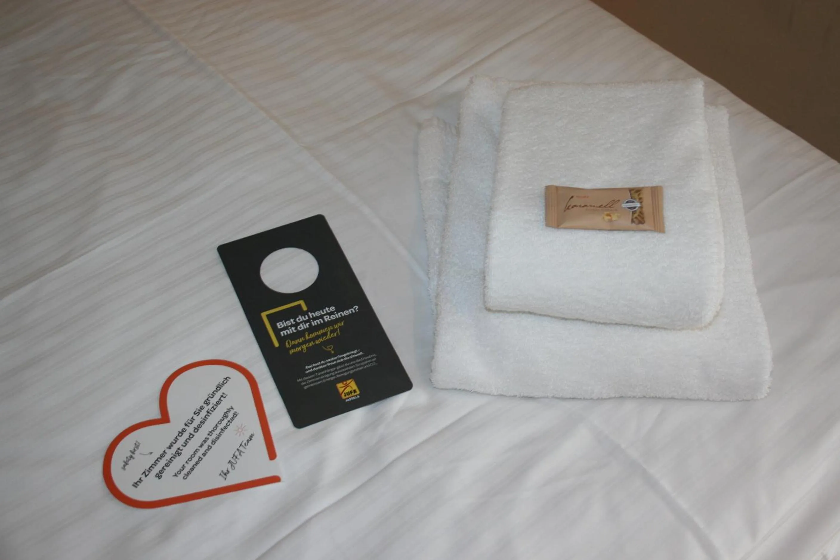 Bed in JUFA Hotel im Brückenkopfpark - Jülich