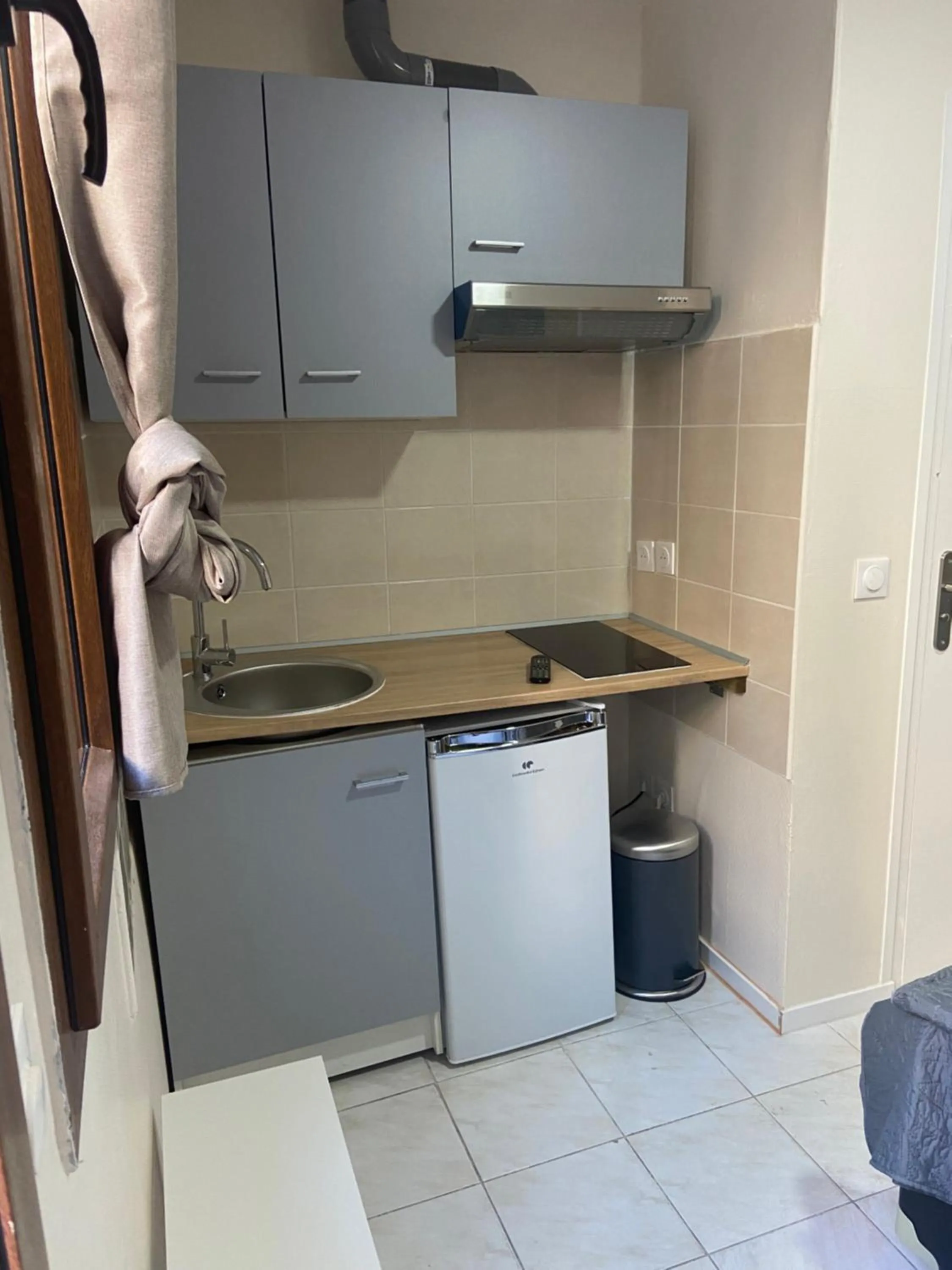 Kitchen or kitchenette in RENT APPART - La Garenne Colombes